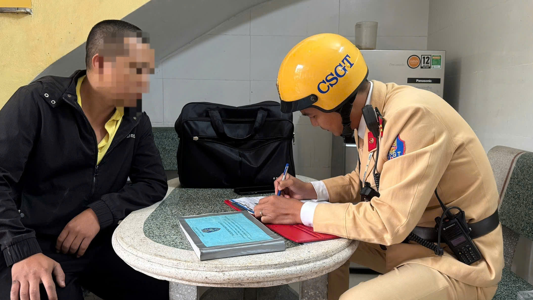 Hà Nội: Xử lý nhiều lái xe dán, che biển số khi tham gia giao thông - ảnh 4