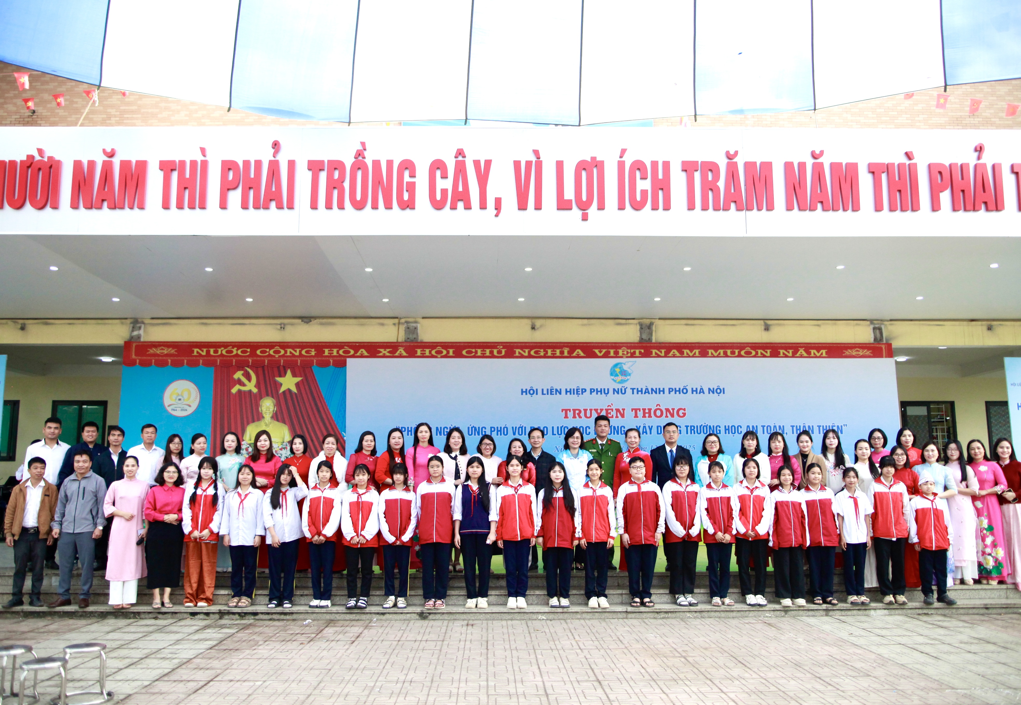 Hà Nội: Truyền thông phòng ngừa, ứng phó với bạo lực học đường cho hơn 800 học sinh - ảnh 17