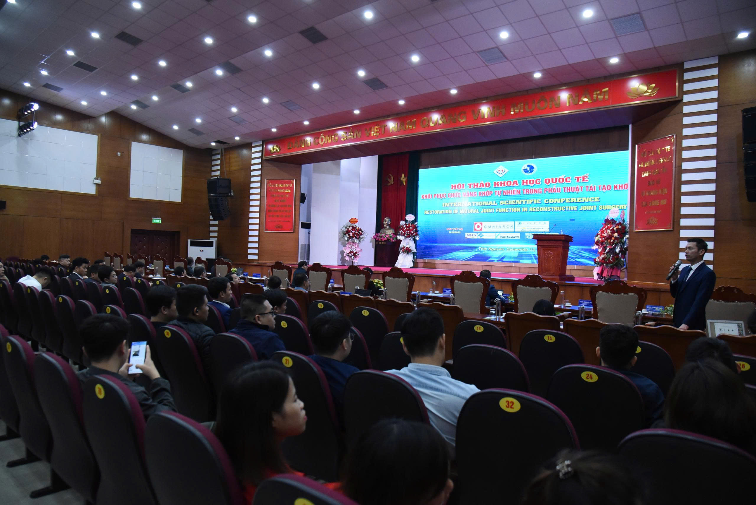 Ứng dụng công nghệ vào y tế, mang hi vọng đến bệnh nhân phải thay khớp - ảnh 2