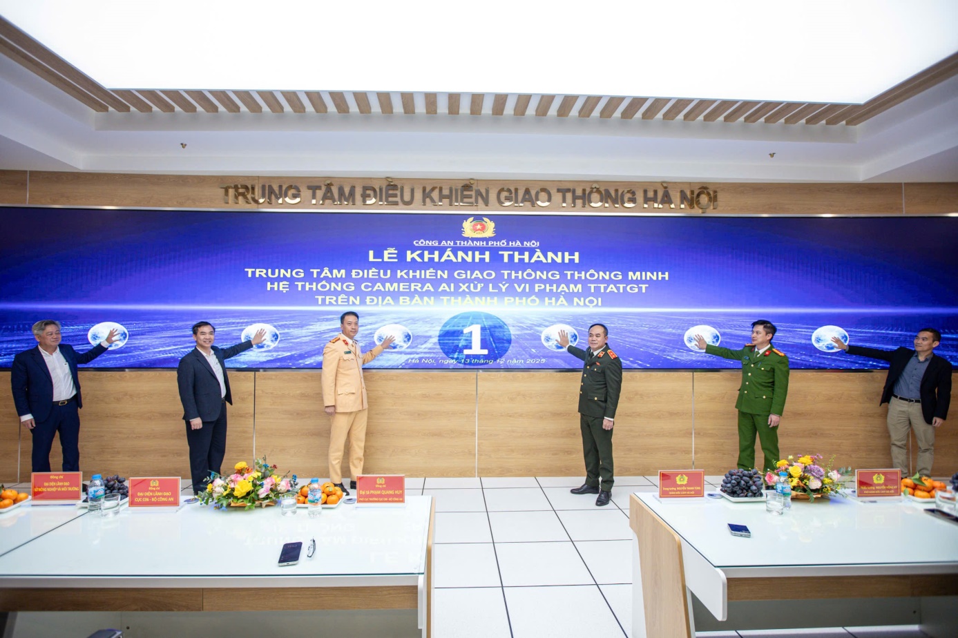 Hà Nội chính thức vận hành Trung tâm điều khiển giao thông thông minh - ảnh 3