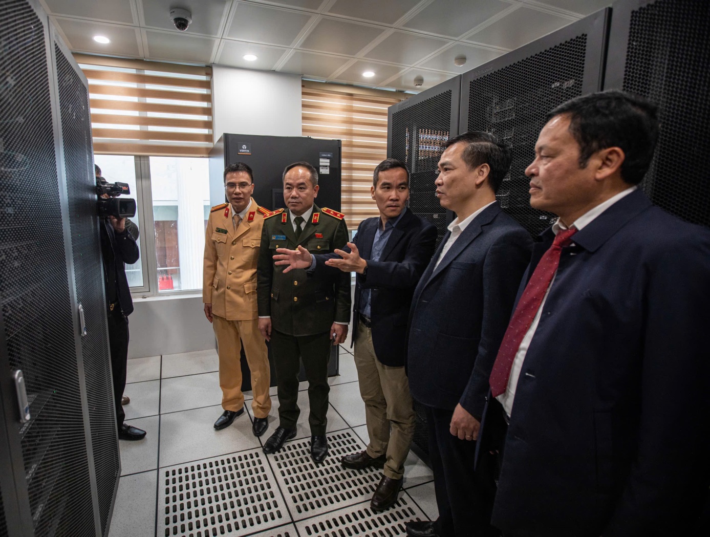 Hà Nội chính thức vận hành Trung tâm điều khiển giao thông thông minh - ảnh 5