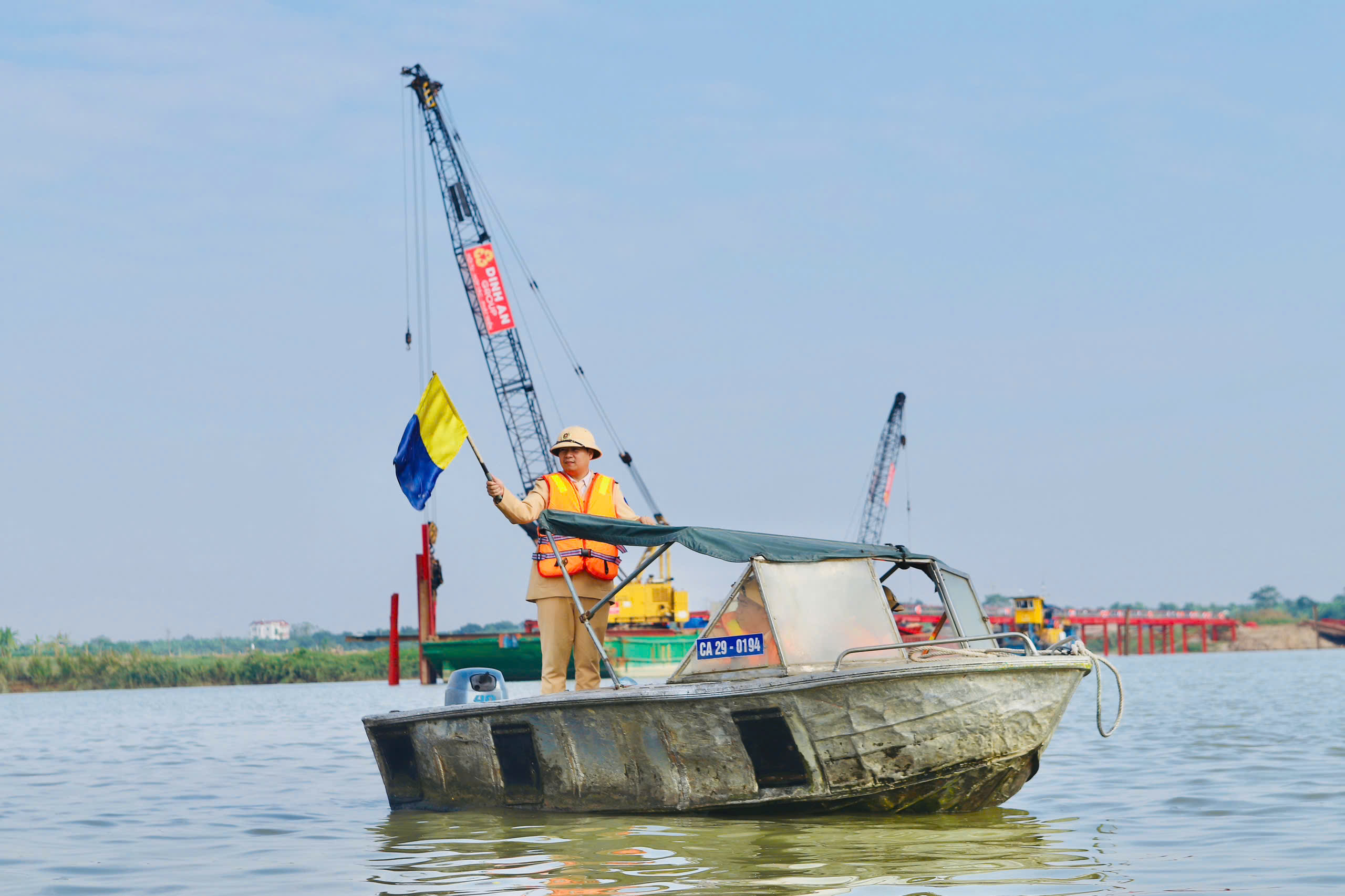 Tăng cường bảo đảm an toàn giao thông đường thủy dịp cuối năm - ảnh 7