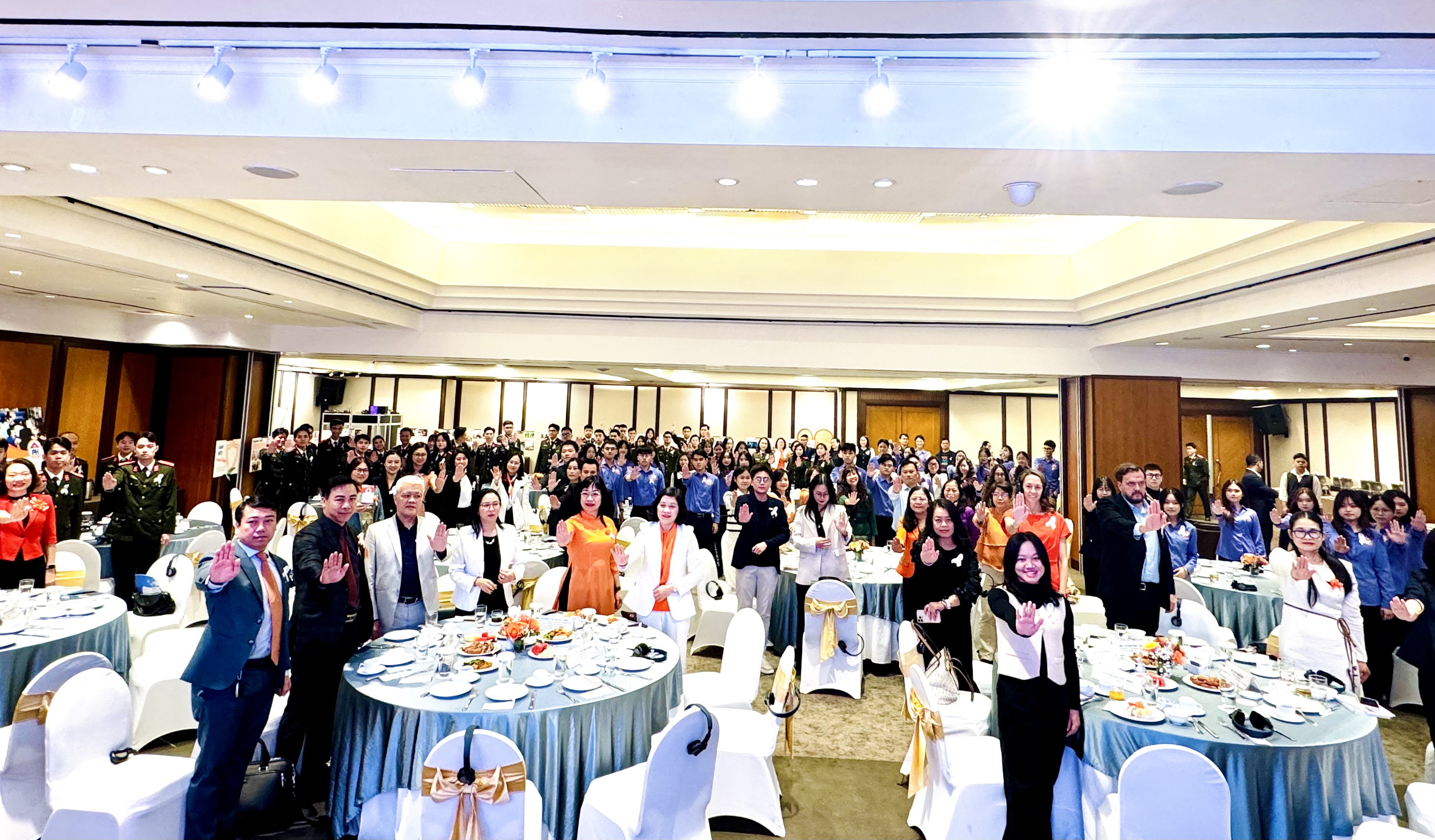 An toàn cho phụ nữ, trẻ em gái trên không gian mạng - ảnh 5