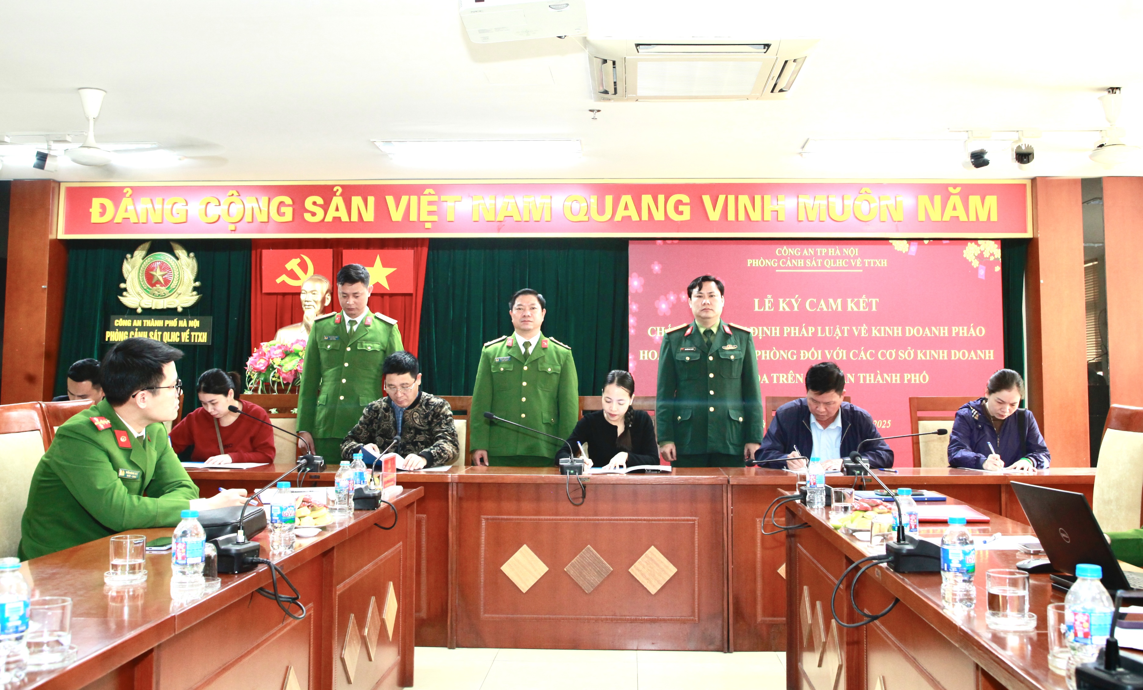 Hà Nội: Tuyên truyền phổ biến kiến thức pháp luật đối với các cơ sở kinh doanh pháo hoa  - ảnh 3