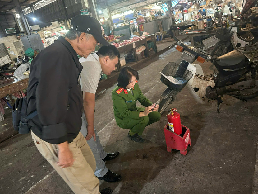 Tăng cường hướng dẫn, kiểm tra, tuyên truyền phòng cháy chữa cháy đến các chợ   - ảnh 2