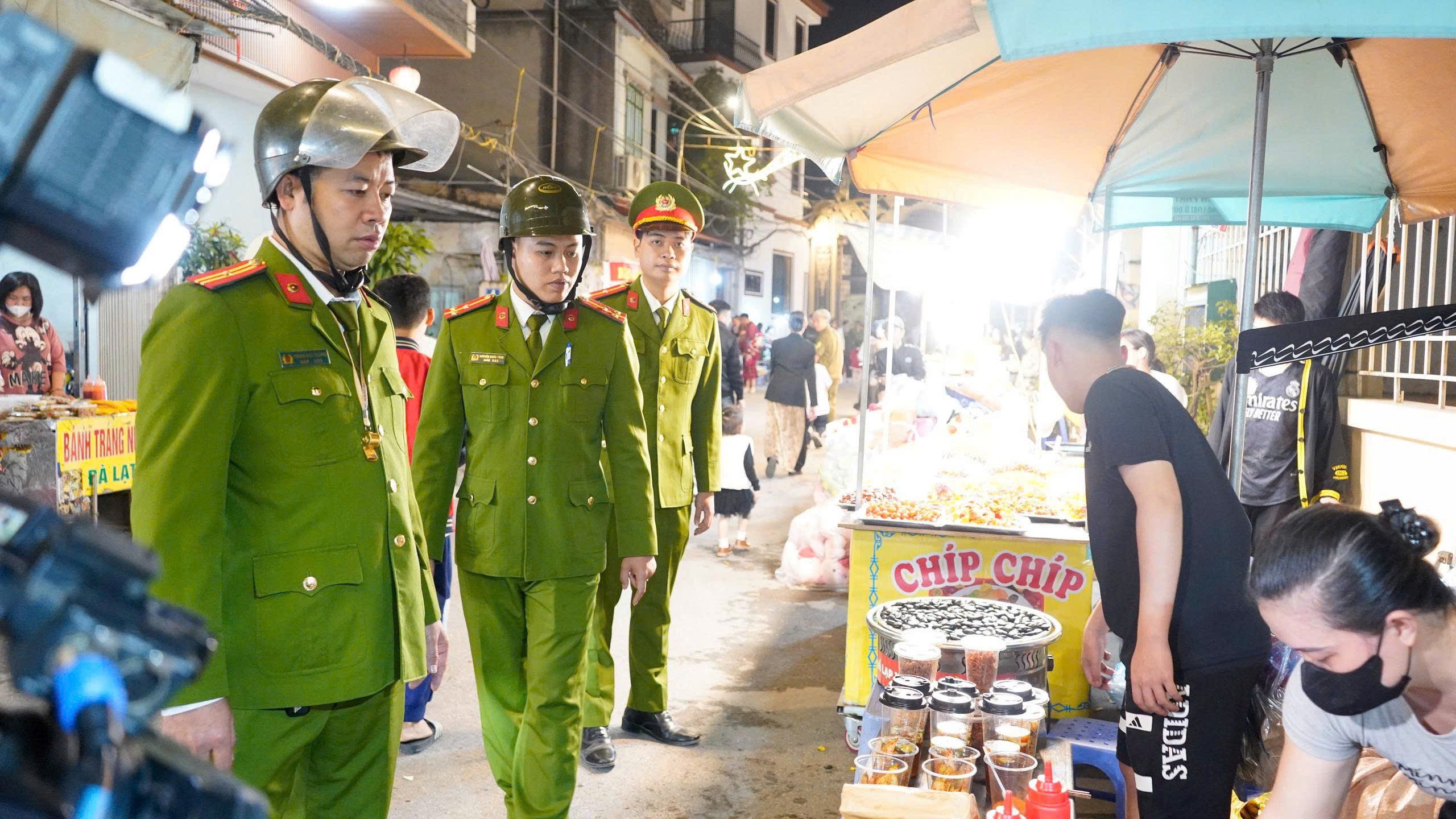 Hà Nội đảm bảo tình hình trật tự, an toàn giao thông dịp lễ Noel 2025 - ảnh 3