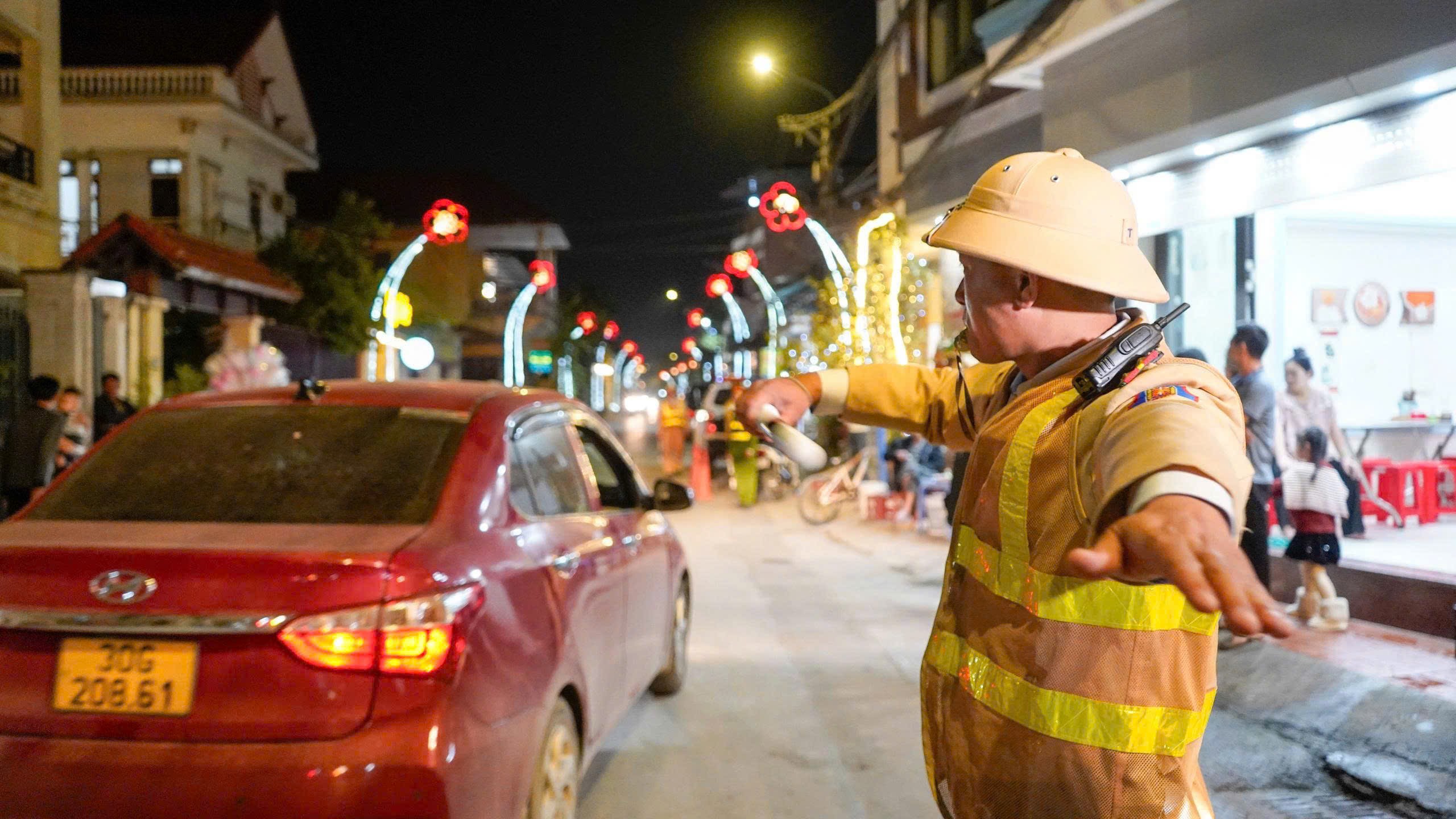 Hà Nội đảm bảo tình hình trật tự, an toàn giao thông dịp lễ Noel 2025 - ảnh 2