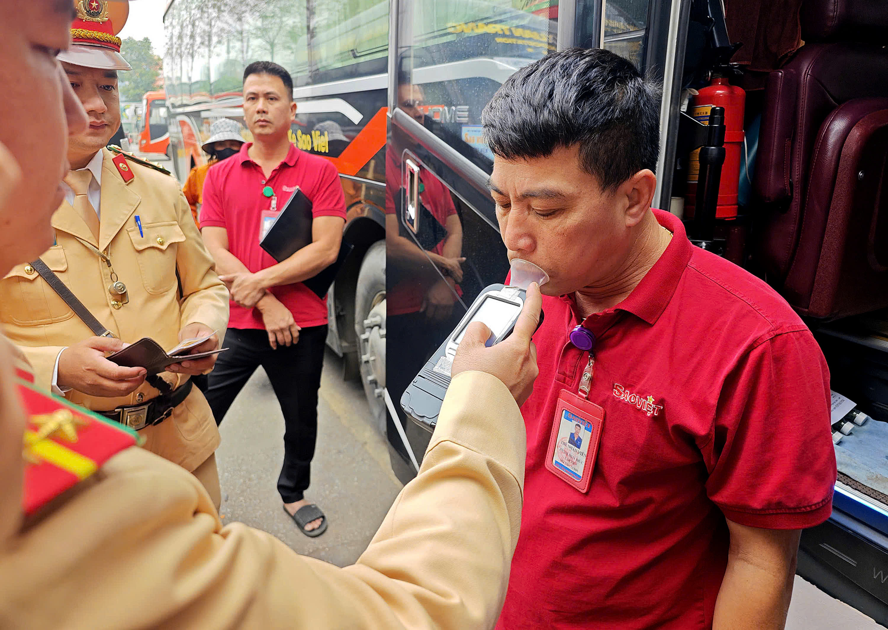 Hà Nội: Đảm bảo an toàn giao thông trong vận tải hành khách dịp Tết Dương lịch 2026 - ảnh 2