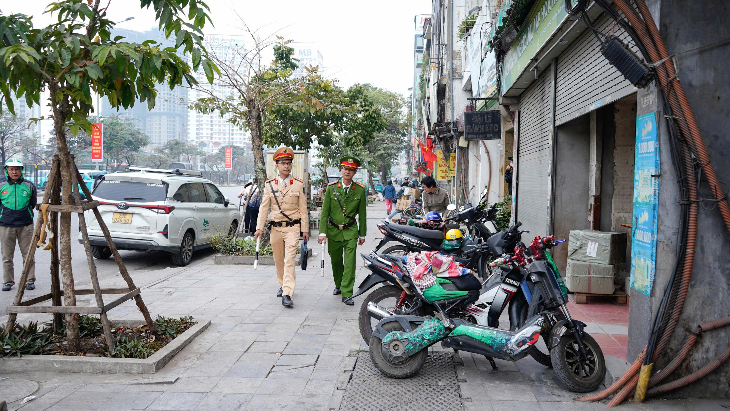 Hà Nội: Đảm bảo an toàn giao thông trong vận tải hành khách dịp Tết Dương lịch 2026 - ảnh 6