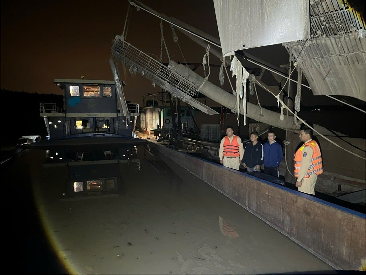 Tết sớm nơi những xóm chài ven sông - ảnh 4