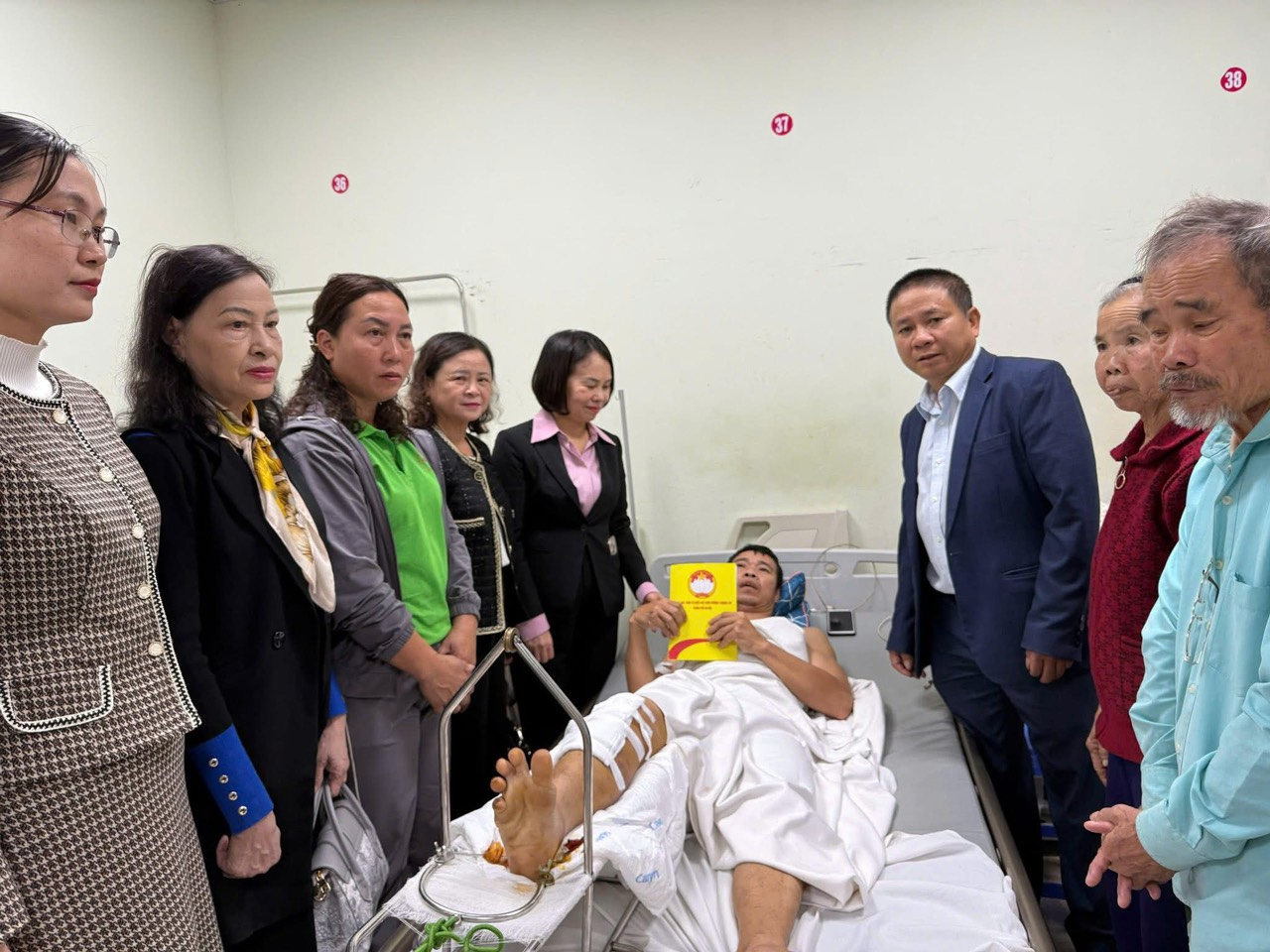 Uỷ ban MTTQ phường Thượng Cát lan tỏa yêu thương, kết nối những tấm lòng nhân ái - ảnh 1