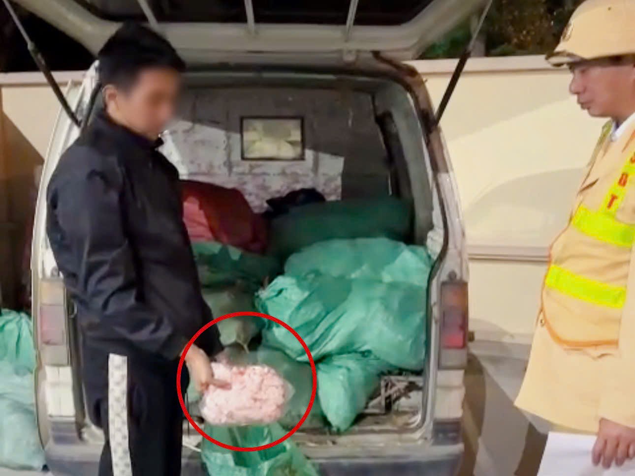 Hà Nội: Kịp thời ngăn chặn gần 1 tấn chân gà bẩn  - ảnh 2