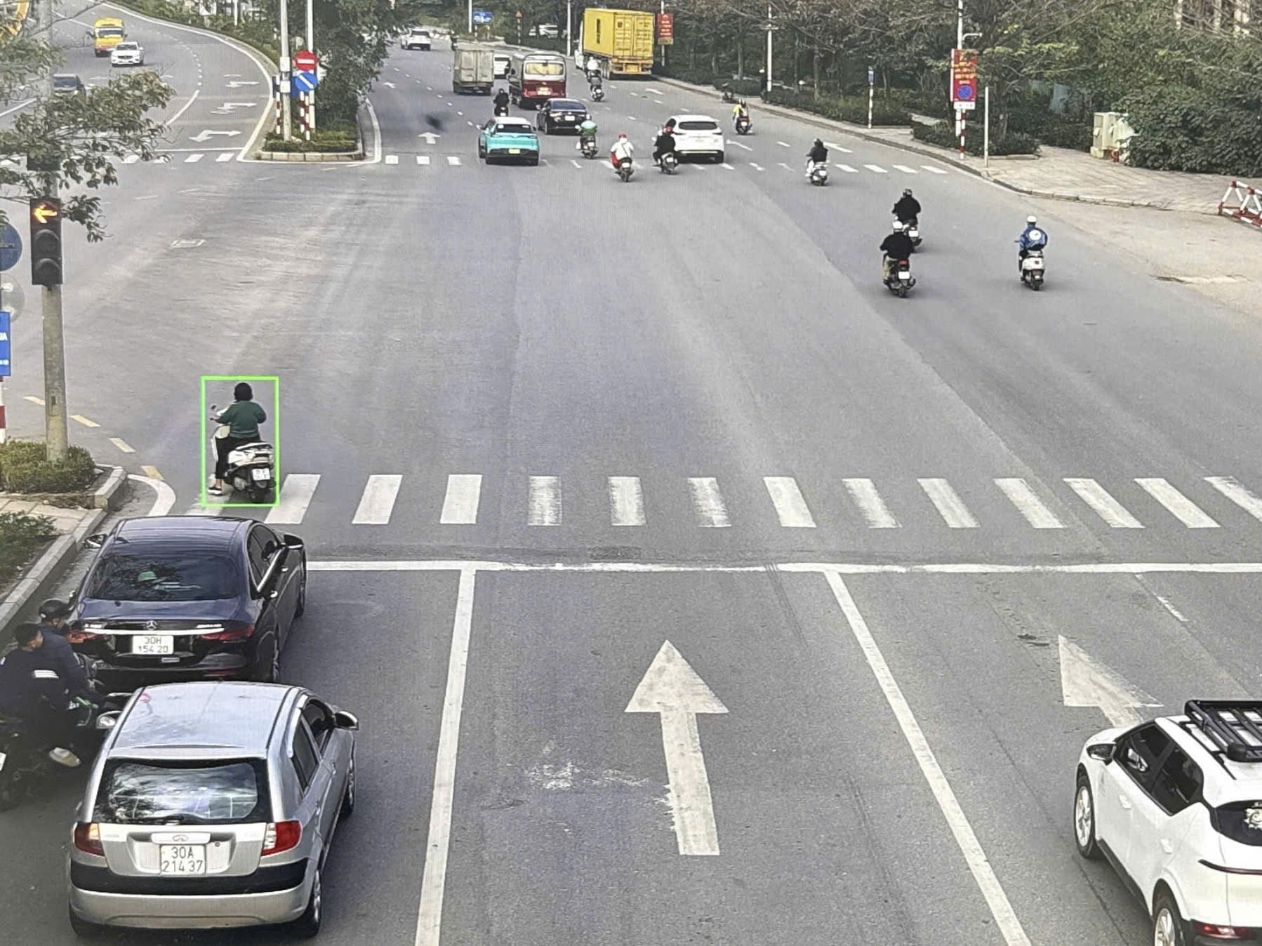 Hà Nội: Camera AI ghi nhận hơn 100 trường hợp vi phạm giao thông trong ngày đầu kỳ nghỉ Tết Dương lịch 2026 - ảnh 3
