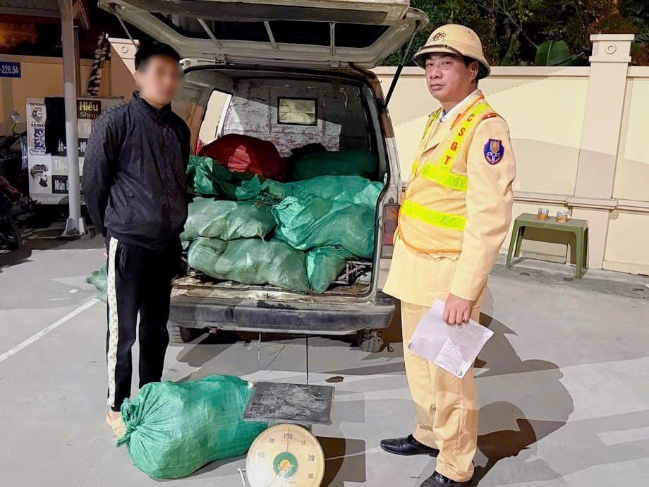 Hà Nội: Kịp thời ngăn chặn gần 1 tấn chân gà bẩn  - ảnh 1