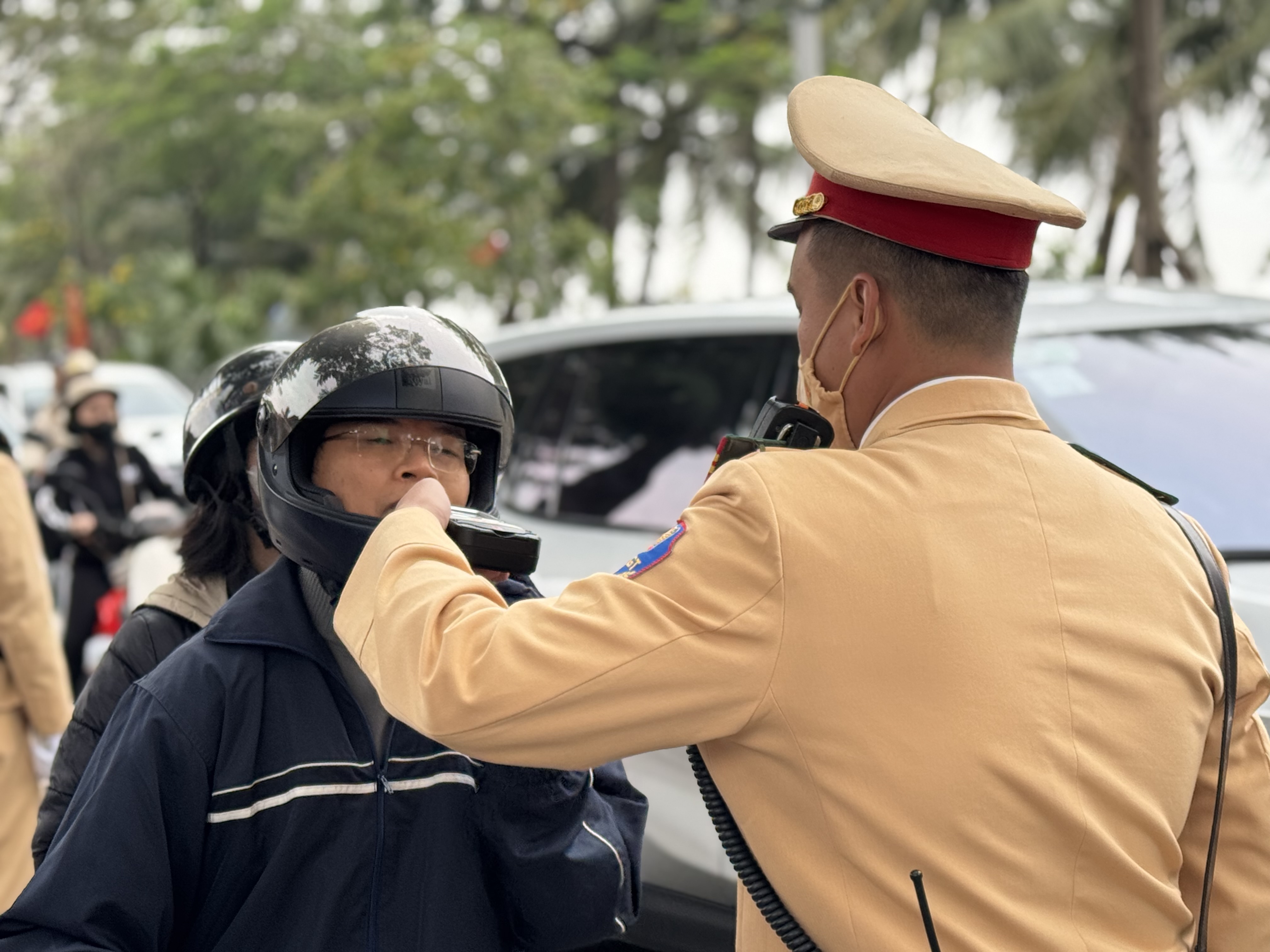 Hà Nội: Quyết liệt xử lý vi phạm nồng độ cồn trong dịp Tết Dương lịch  - ảnh 4