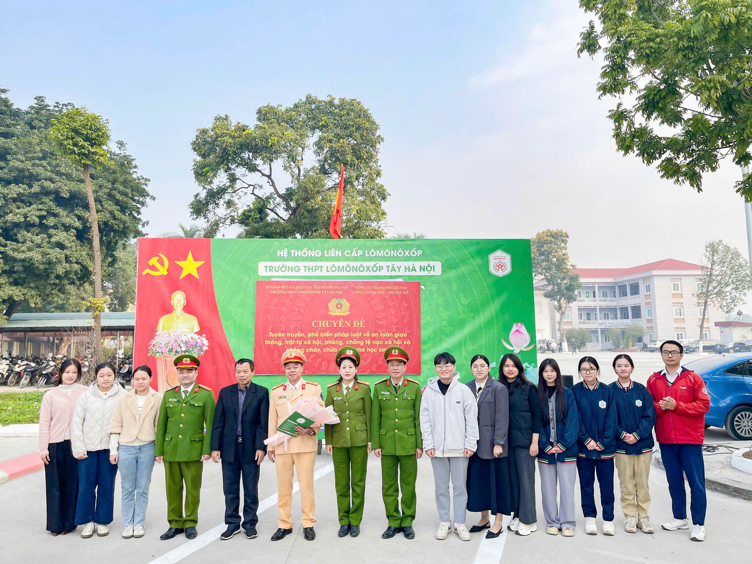 Chương Mỹ: Tuyên truyền pháp luật về an toàn giao thông và phòng, chống tệ nạn xã hội trong trường học - ảnh 3