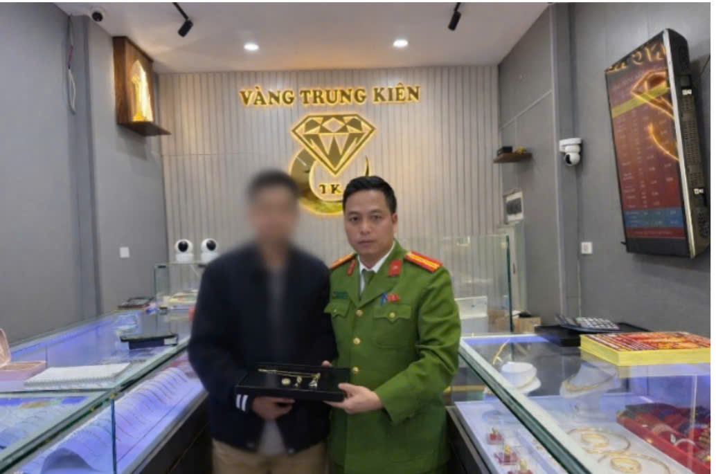 Phường Yên Hoà: Kịp thời ngăn chặn nam sinh viên bị lừa đảo, lấy vàng và tiền của gia đình đem bán - ảnh 1