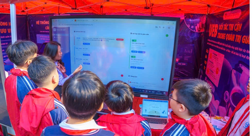 Trường Đại học Kinh tế phối hợp thí điểm, chuyển giao Hệ thống Quản trị trường học số tại Trường THCS Cầu Giấy  - ảnh 2