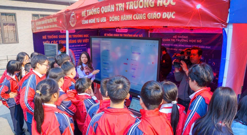 Trường Đại học Kinh tế phối hợp thí điểm, chuyển giao Hệ thống Quản trị trường học số tại Trường THCS Cầu Giấy  - ảnh 4