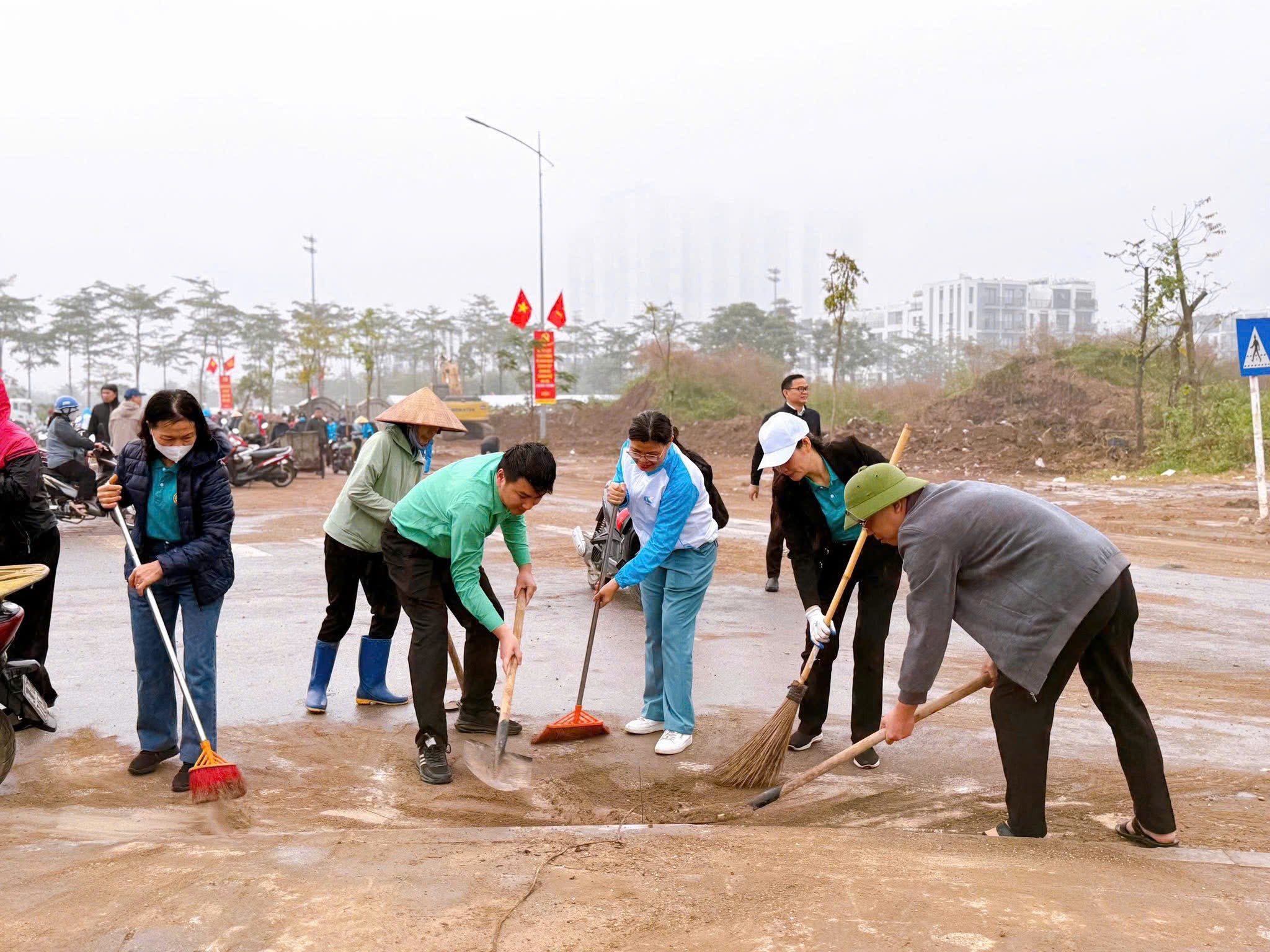 Phường Thanh Liệt ra quân vệ sinh môi trường, xây dựng đô thị xanh – sạch – đẹp  - ảnh 5