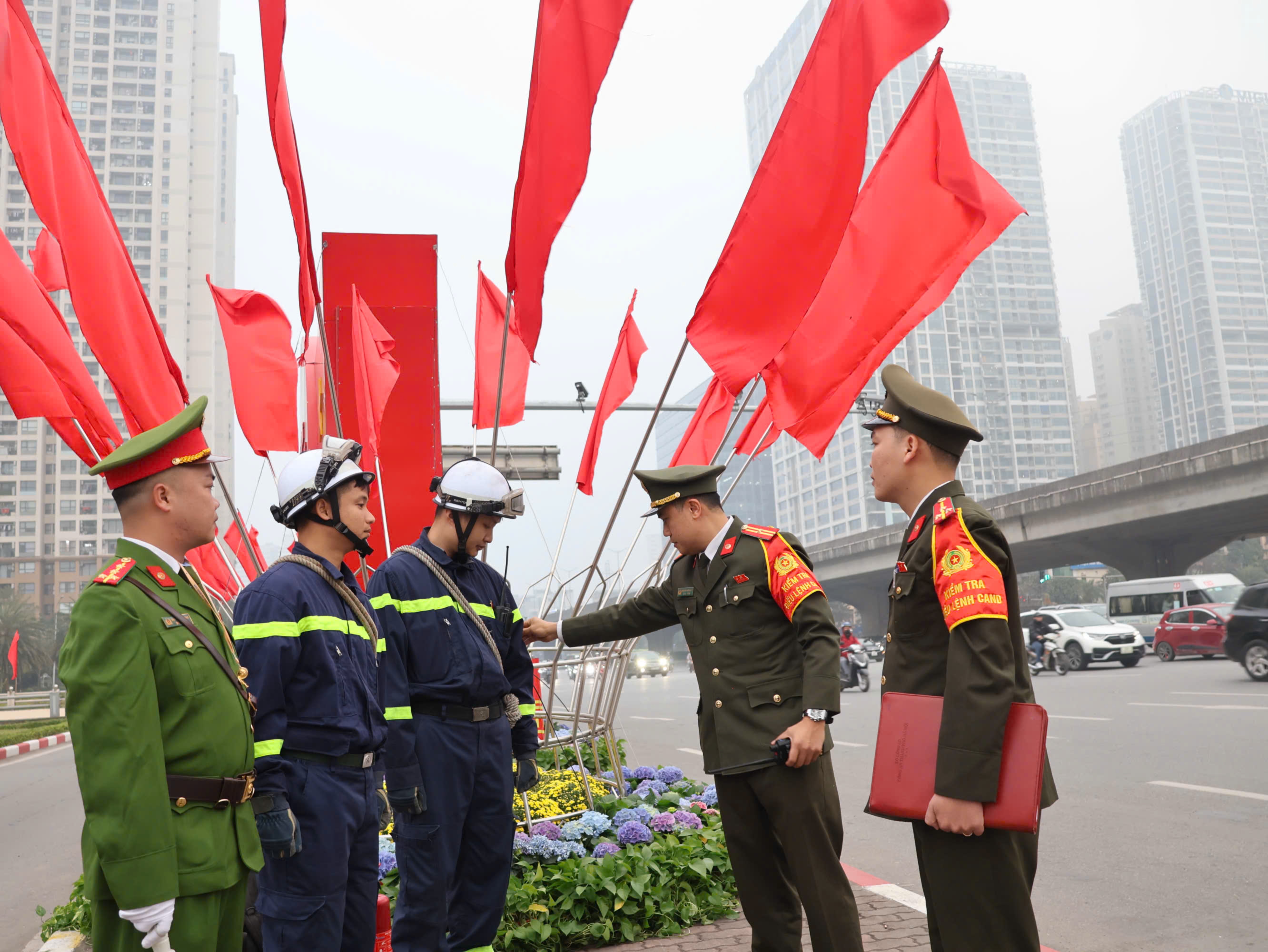 Hà Nội: Giao thông thông suốt, an ninh trật tự được giữ vững phục vụ Đại hội XIV của Đảng - ảnh 9