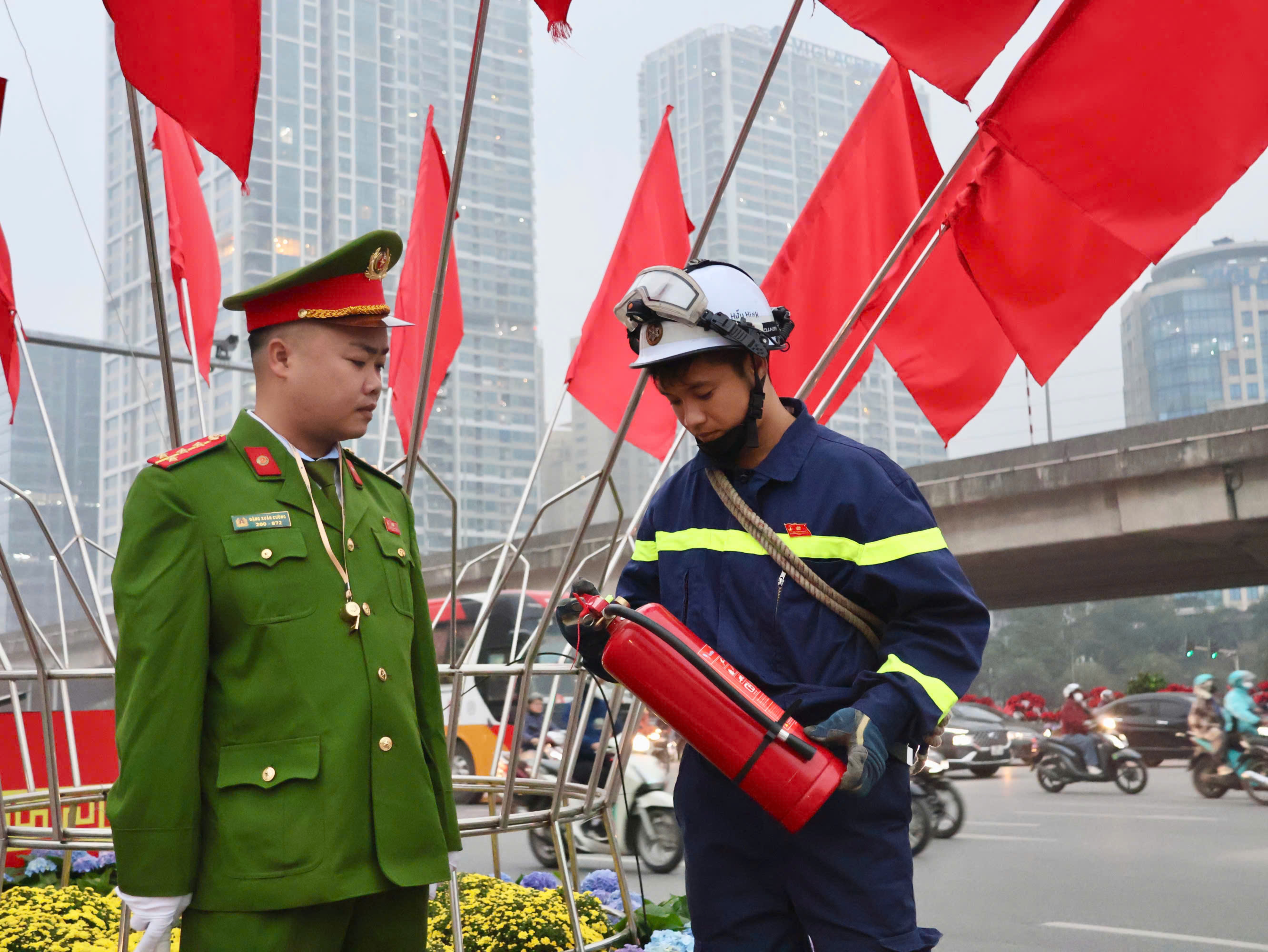 Hà Nội: Giao thông thông suốt, an ninh trật tự được giữ vững phục vụ Đại hội XIV của Đảng - ảnh 10