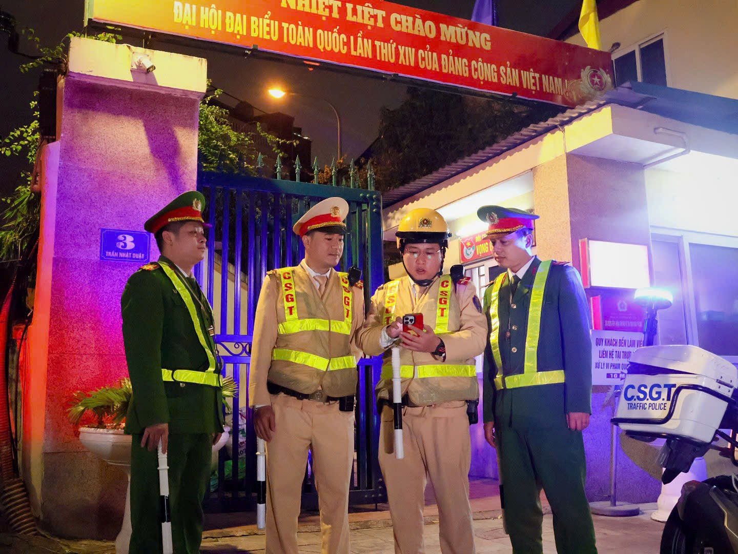 Công an Hà Nội: Xuyên đêm bảo đảm an ninh, trật tự trong thời gian diễn ra Đại hội XIV của Đảng - ảnh 1