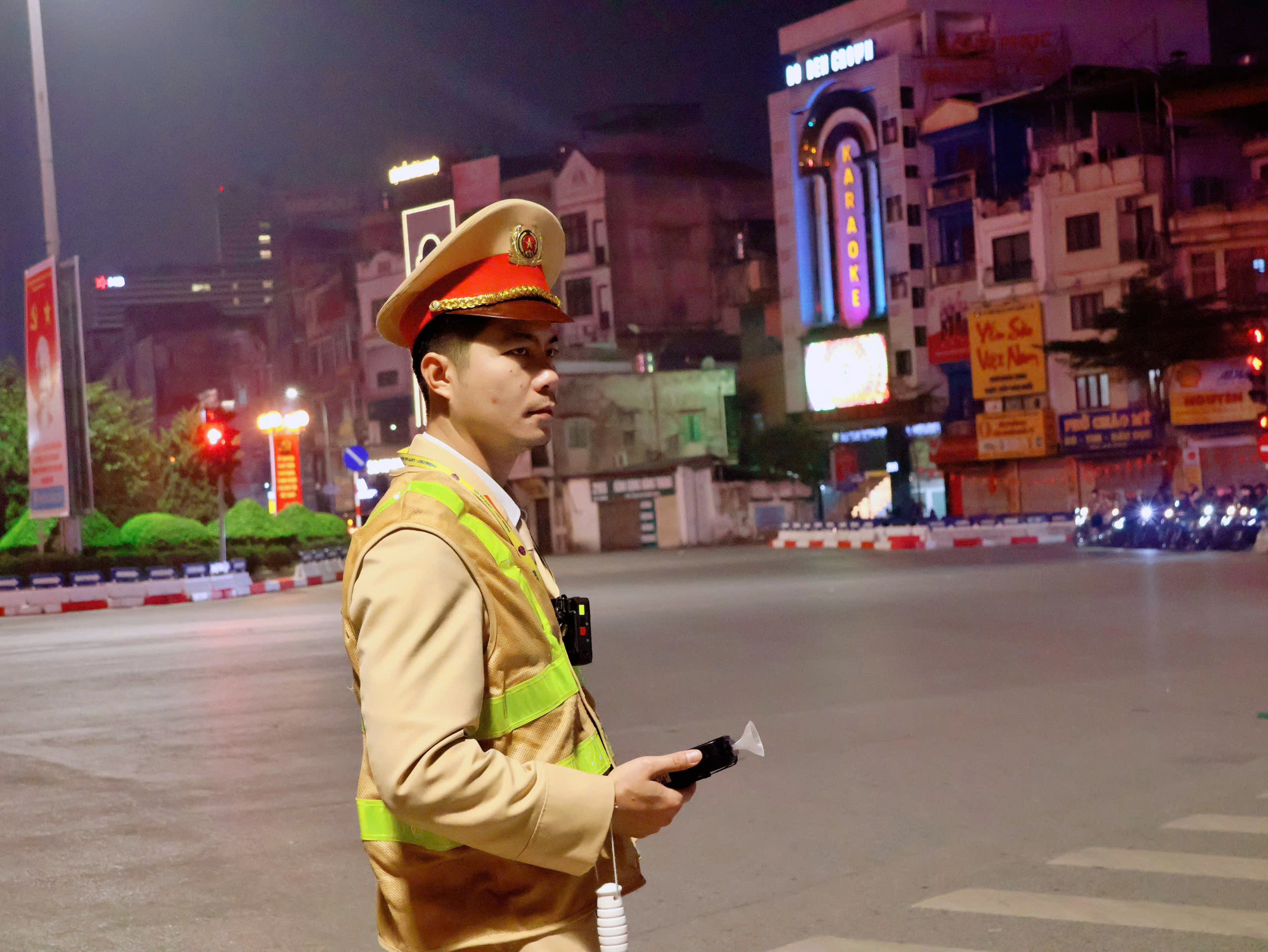 Công an Hà Nội: Xuyên đêm bảo đảm an ninh, trật tự trong thời gian diễn ra Đại hội XIV của Đảng - ảnh 5