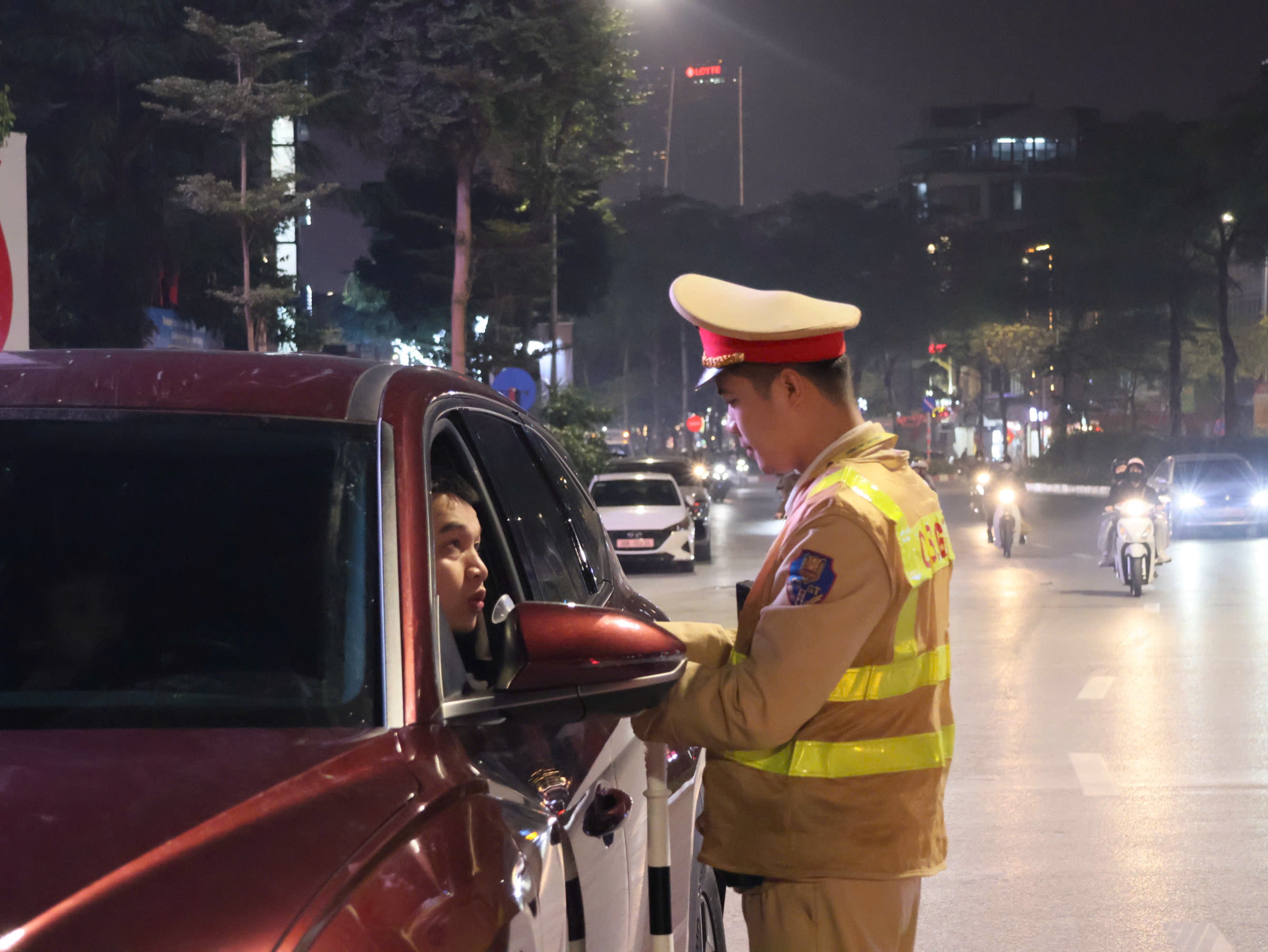 Công an Hà Nội: Xuyên đêm bảo đảm an ninh, trật tự trong thời gian diễn ra Đại hội XIV của Đảng - ảnh 4