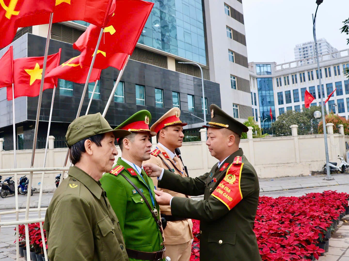 Công an Hà Nội nỗ lực bảo đảm tuyệt đối an ninh, an toàn phục vụ Đại hội Đảng - ảnh 5