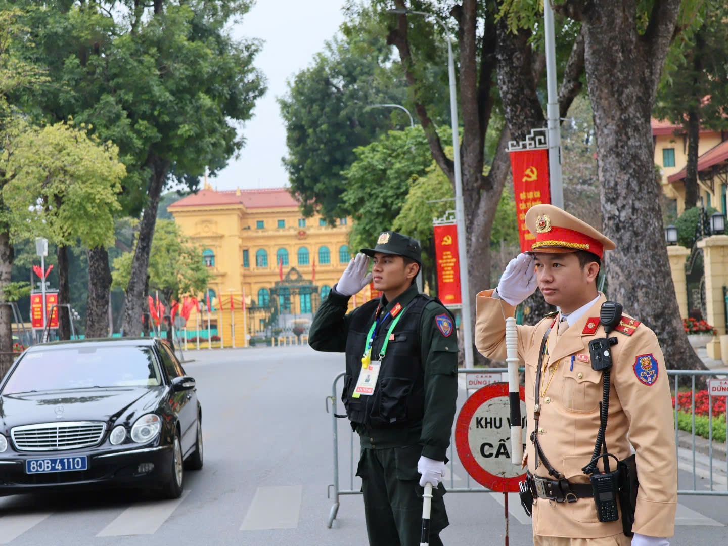 Hà Nội: Giao thông thông suốt, an ninh được bảo đảm trong ngày làm việc thứ năm của Đại hội - ảnh 1