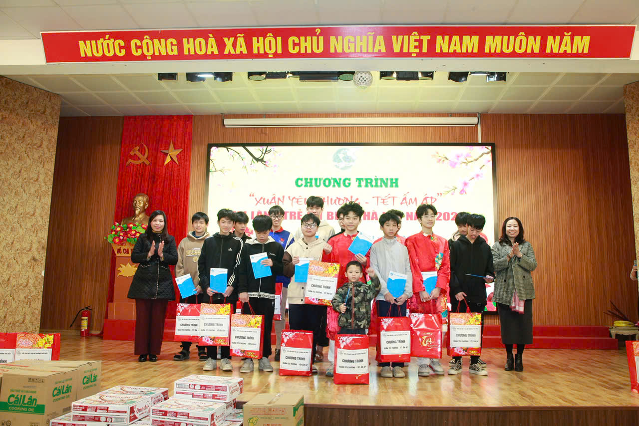 Mang “Xuân yêu thương – Tết ấm áp” đến Làng trẻ em Birla Hà Nội - ảnh 9