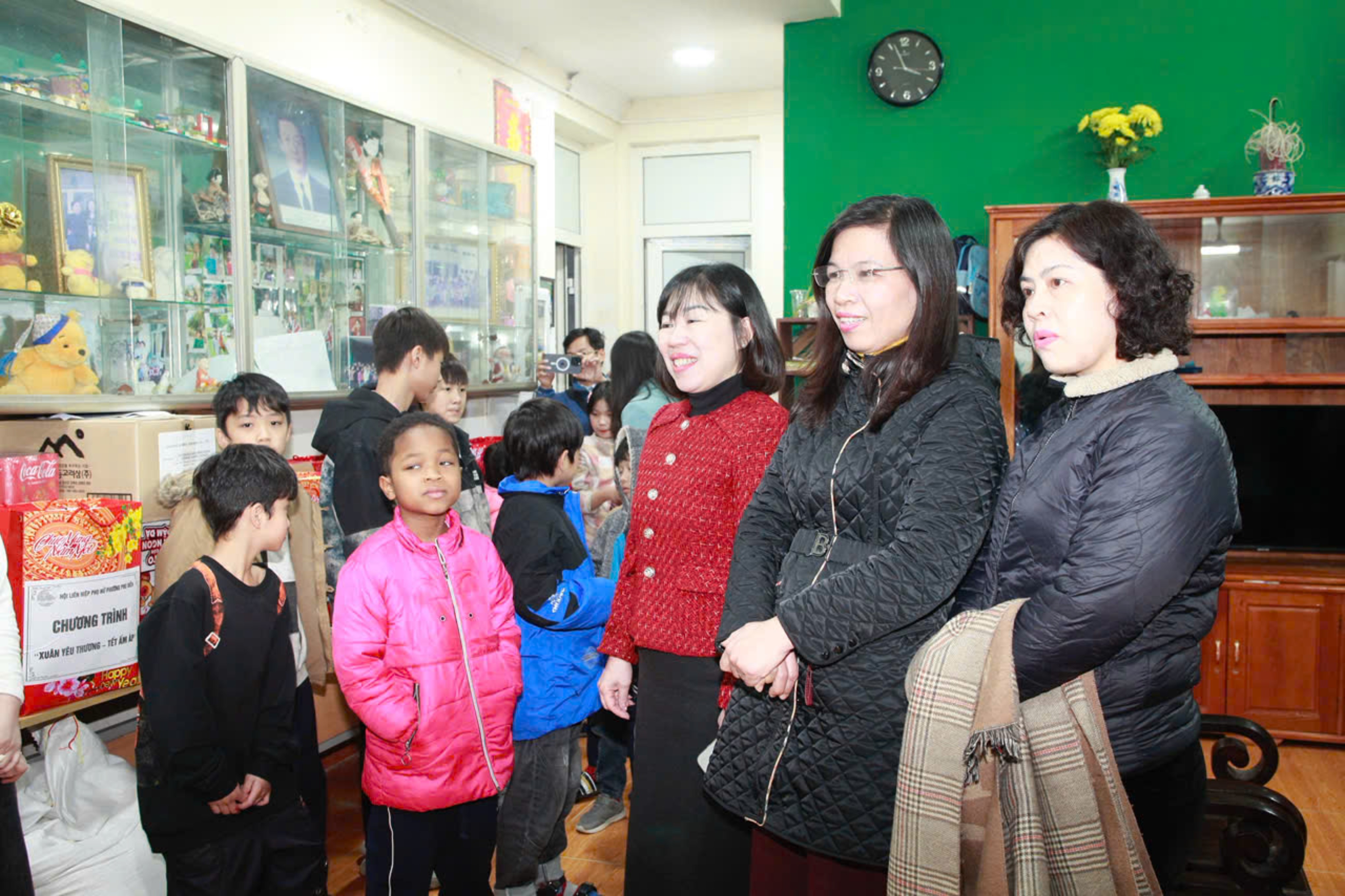 Mang “Xuân yêu thương – Tết ấm áp” đến Làng trẻ em Birla Hà Nội - ảnh 13