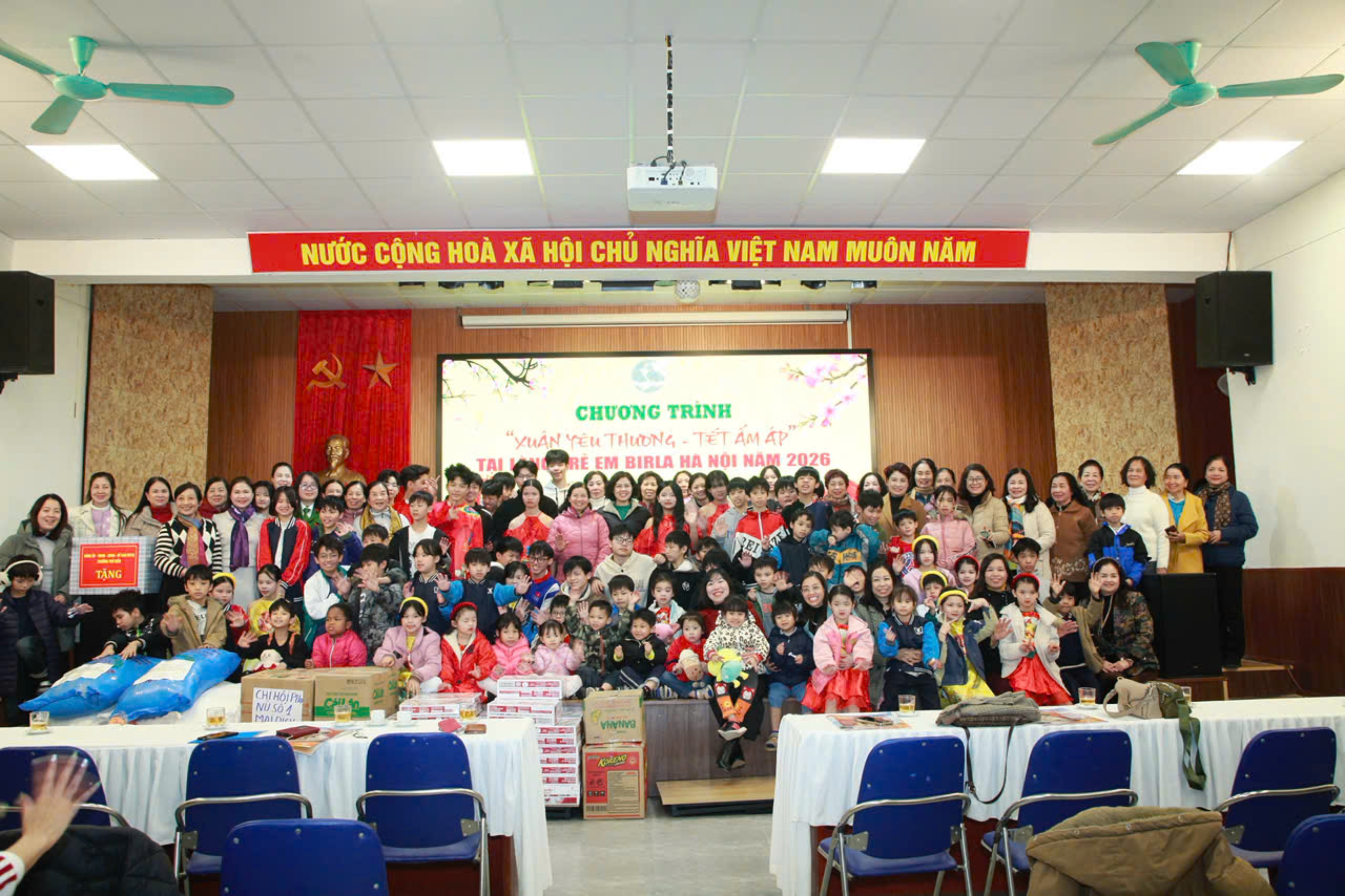 Mang “Xuân yêu thương – Tết ấm áp” đến Làng trẻ em Birla Hà Nội - ảnh 11