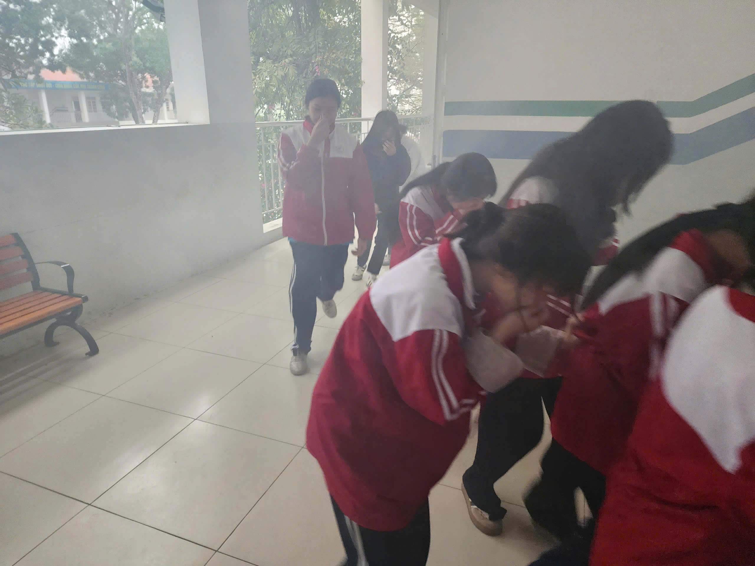 Trang bị kỹ năng phòng cháy chữa cháy cho học sinh trường THCS Dương Xá - ảnh 2