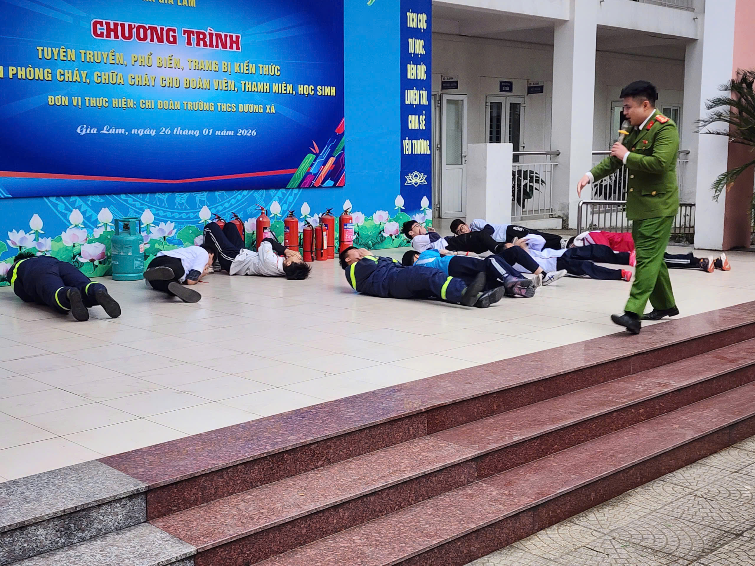 Trang bị kỹ năng phòng cháy chữa cháy cho học sinh trường THCS Dương Xá - ảnh 5