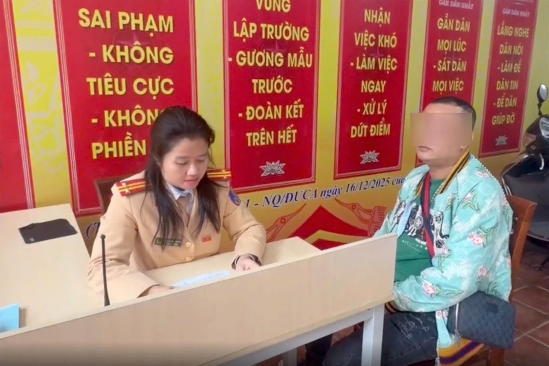 Hà Nội: Xử phạt tài xế điều khiển ô tô gắn biển kiểm soát không rõ chữ, số - ảnh 2