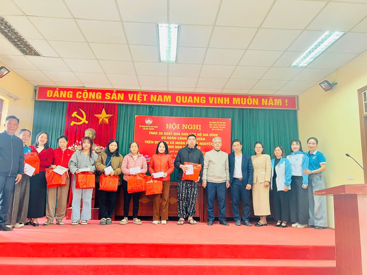 Mang Tết đến với phụ nữ có hoàn cảnh khó khăn trên địa bàn xã Đại Thanh - ảnh 3