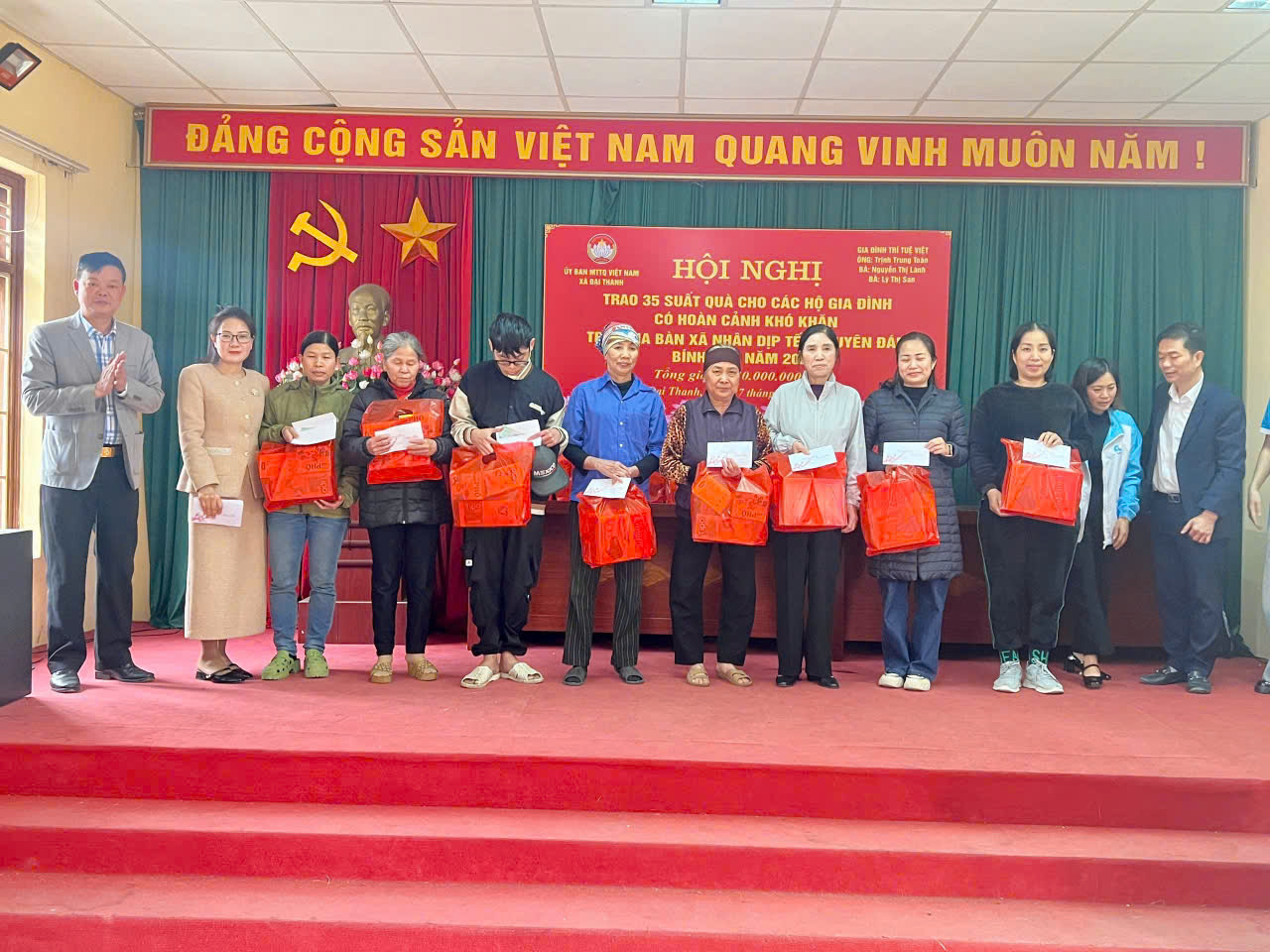 Mang Tết đến với phụ nữ có hoàn cảnh khó khăn trên địa bàn xã Đại Thanh - ảnh 2