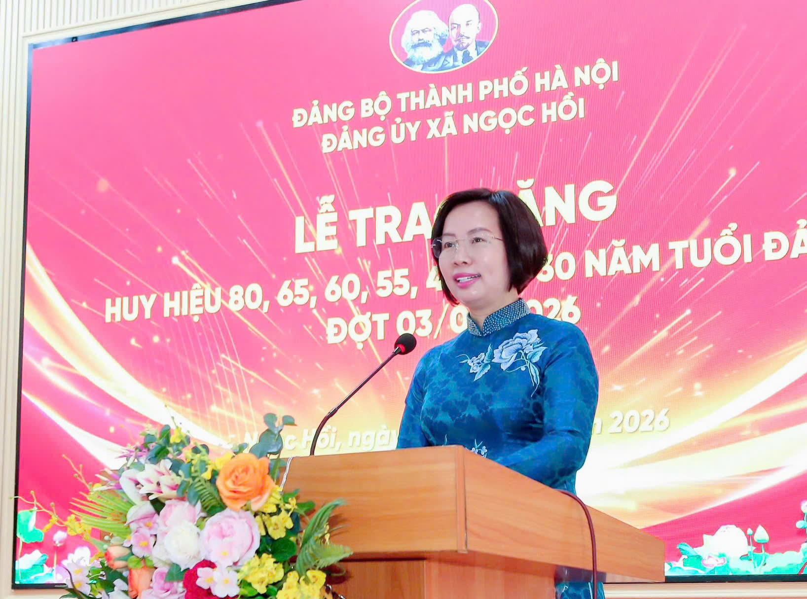 Xã Ngọc Hồi trao tặng Huy hiệu Đảng cho 32 đảng viên, ra mắt “bản tin thông tin nội bộ xã Ngọc Hồi” - ảnh 2