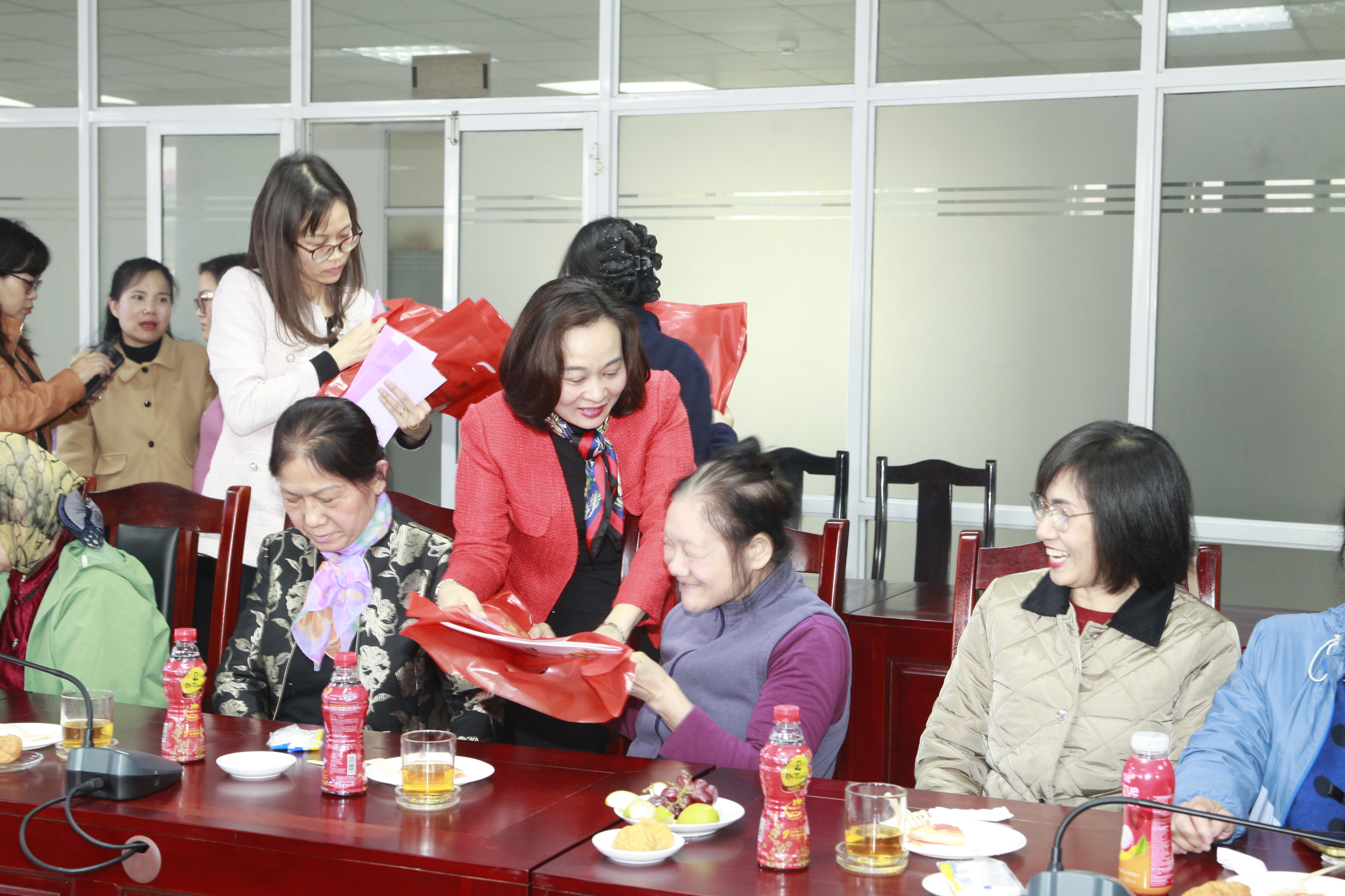 Hội LHPN Hà Nội: Gặp mặt, tri ân cán bộ hưu trí nhân dịp Tết Bính Ngọ 2026 - ảnh 3