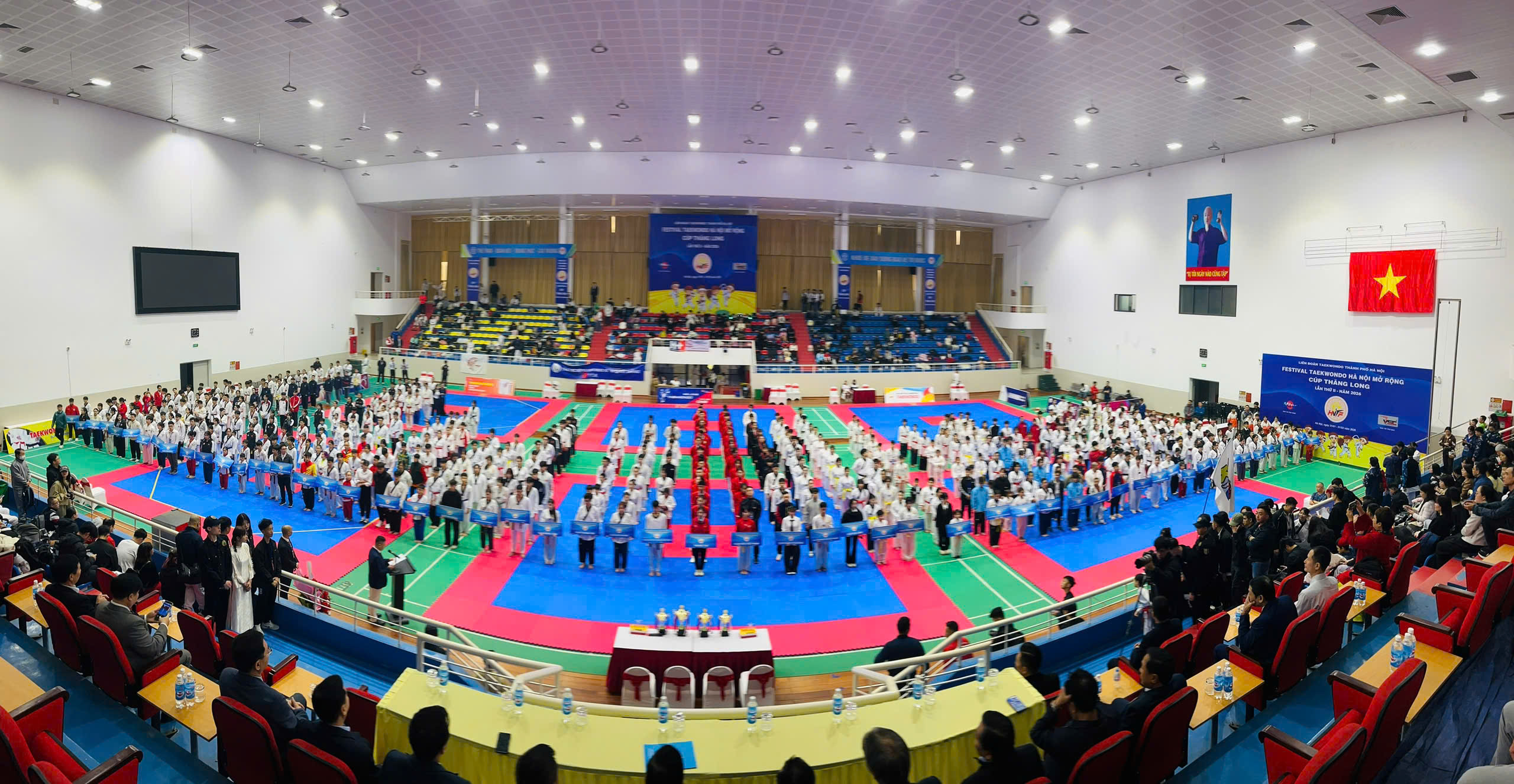  Sức hút kỷ lục của sân chơi xã hội hoá - ảnh 1