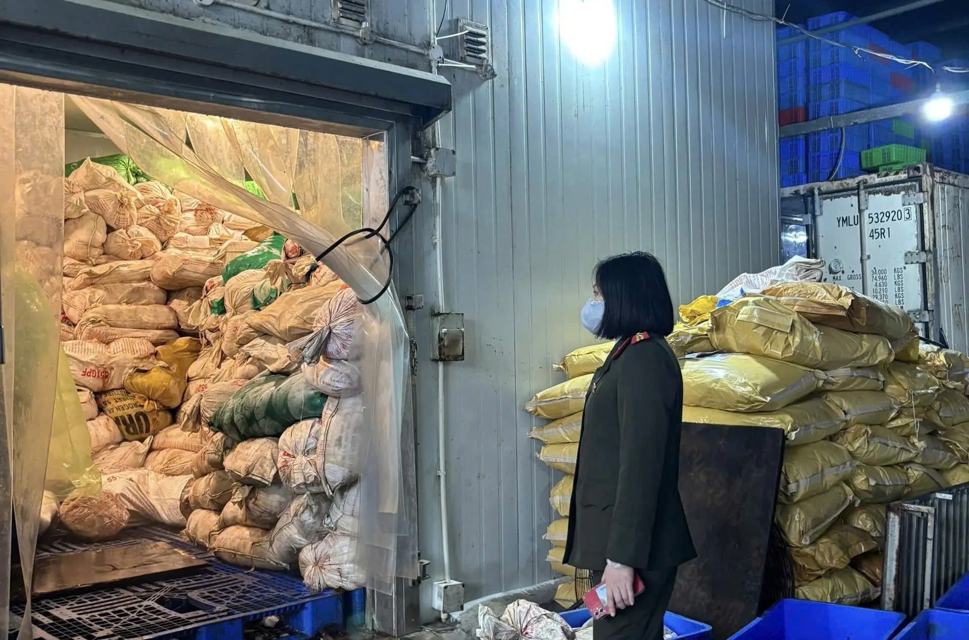 Xã Nam Phù thông tin chính thức về vụ thu giữ hơn 60 tấn thực phẩm không rõ nguồn gốc - ảnh 1