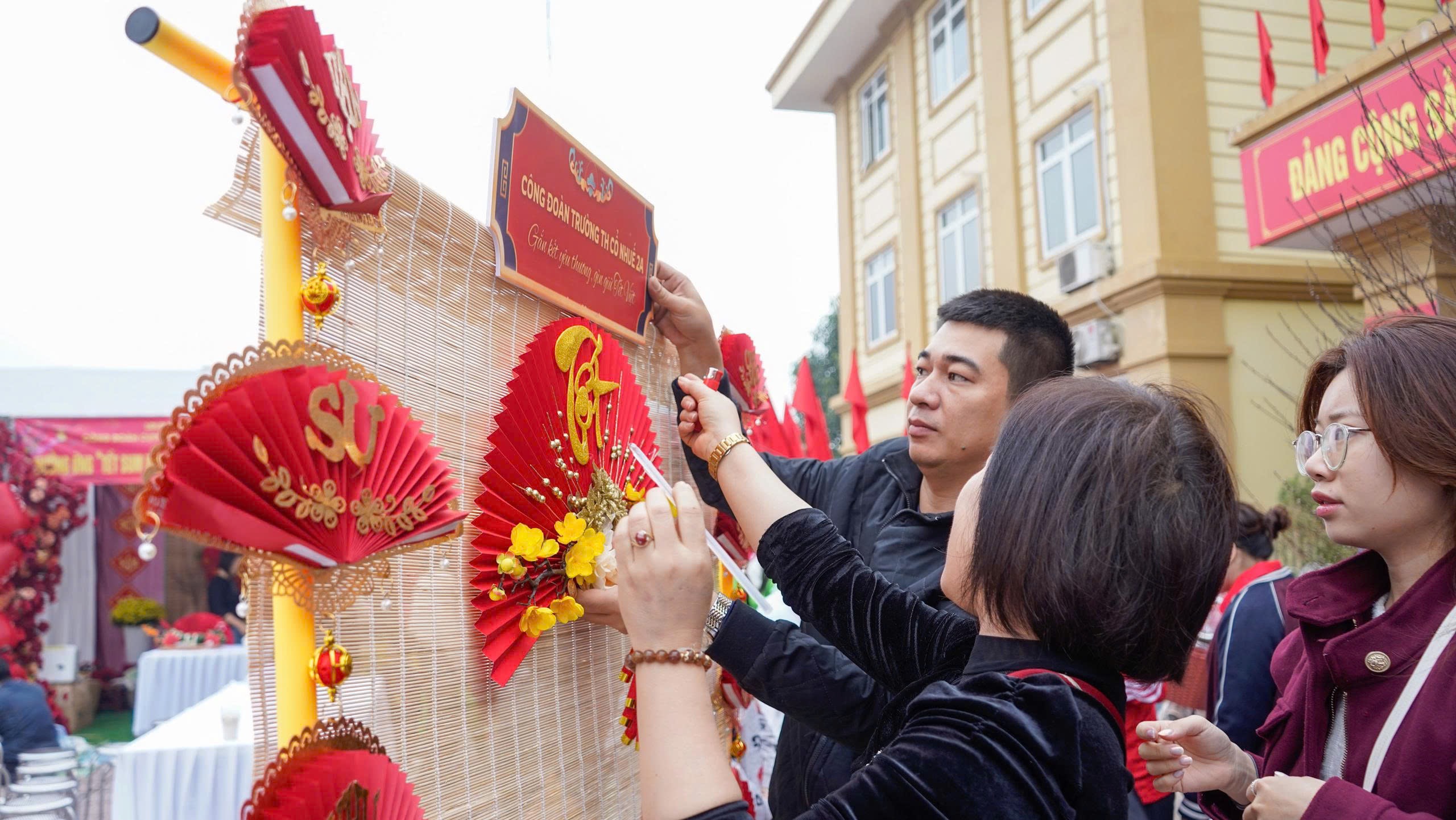 Phường Đông Ngạc: “Tết sum vầy - Xuân ơn Đảng” lan tỏa yêu thương - ảnh 8