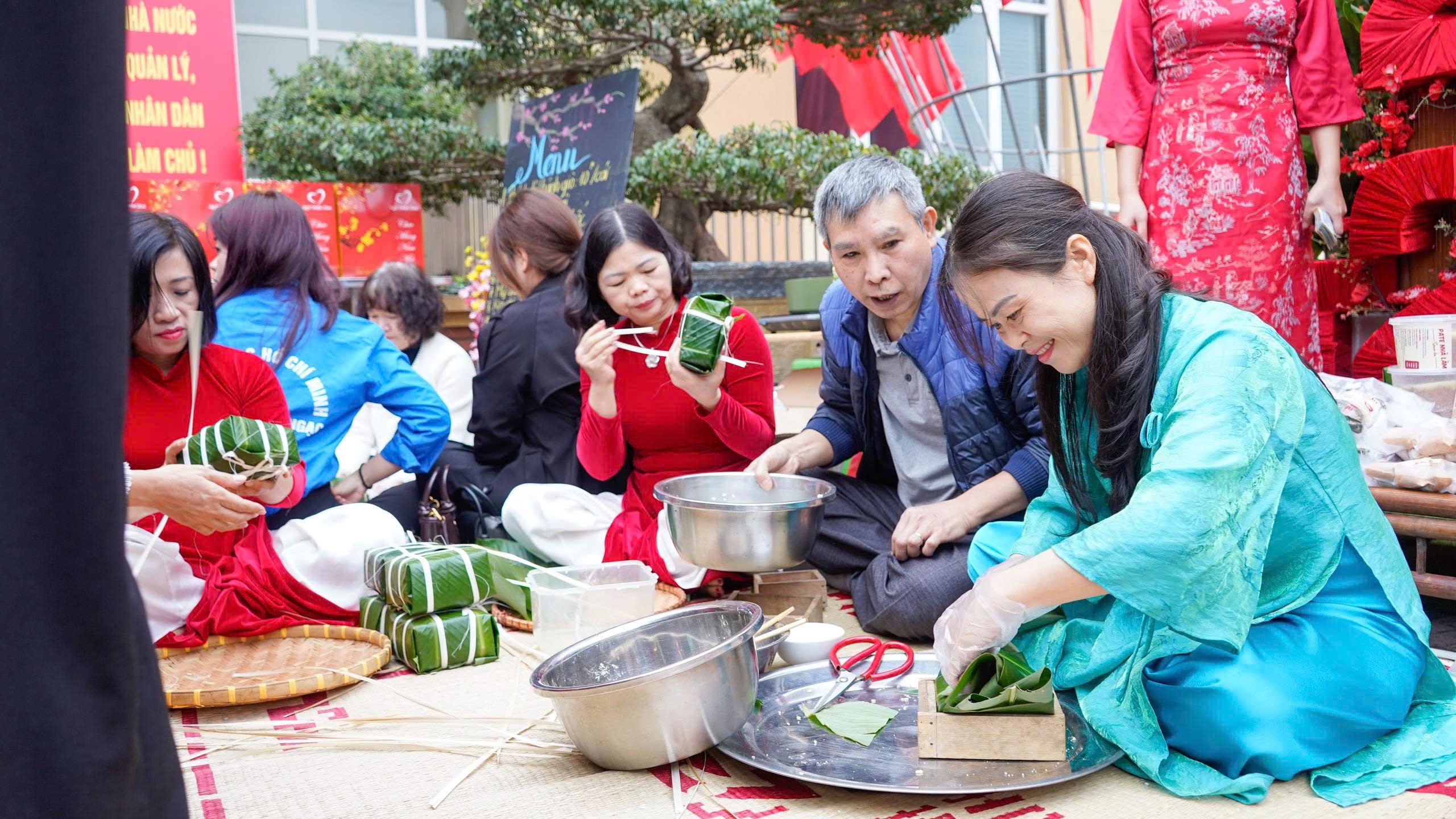 Phường Đông Ngạc: “Tết sum vầy - Xuân ơn Đảng” lan tỏa yêu thương - ảnh 11