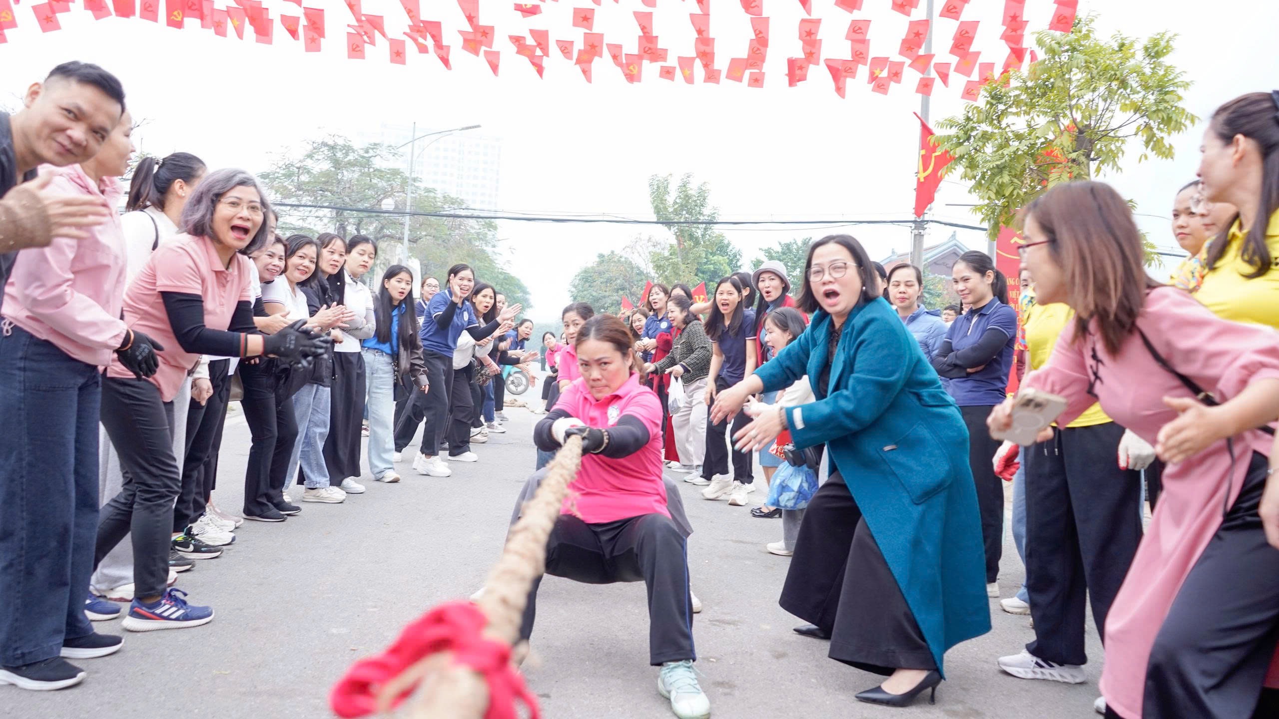 Phường Đông Ngạc: “Tết sum vầy - Xuân ơn Đảng” lan tỏa yêu thương - ảnh 13