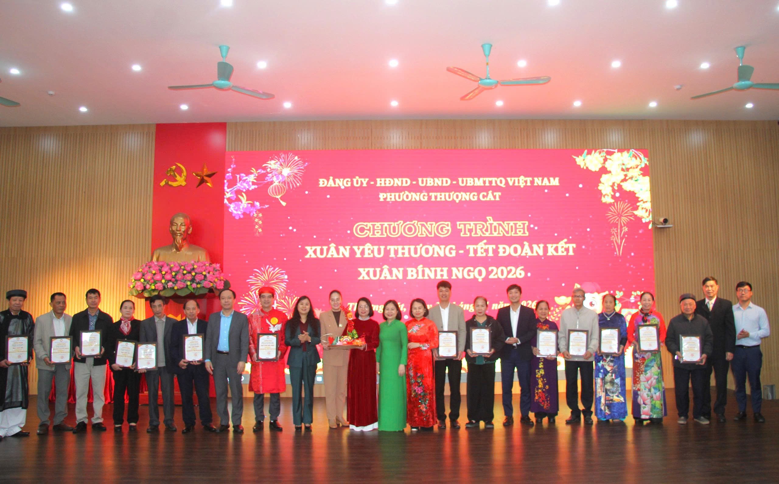 Phường Thượng Cát: Sôi nổi Hội thi gói bánh chưng xanh - gìn giữ hồn Tết Việt - ảnh 14