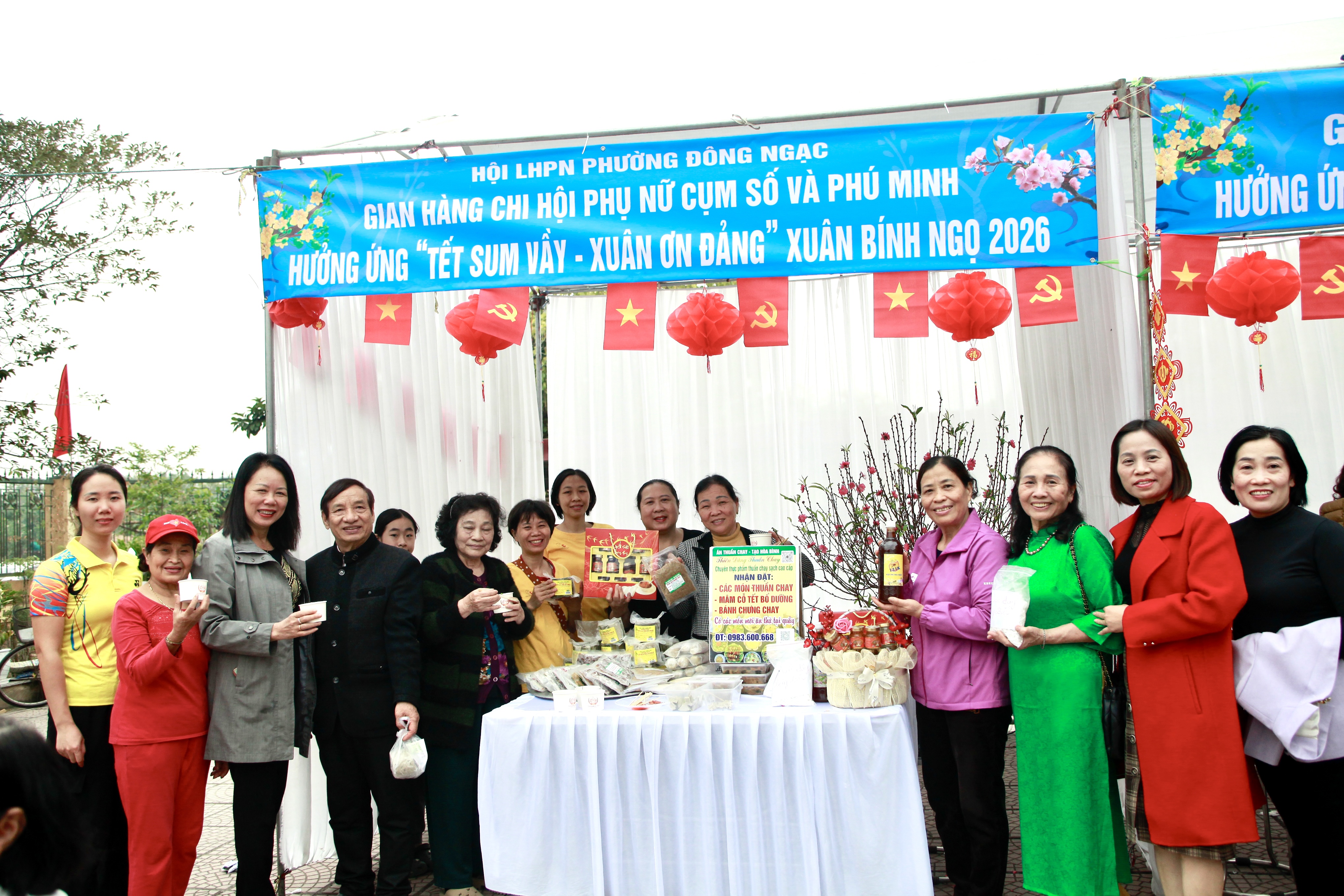 Phường Đông Ngạc: “Tết sum vầy - Xuân ơn Đảng” lan tỏa yêu thương - ảnh 17