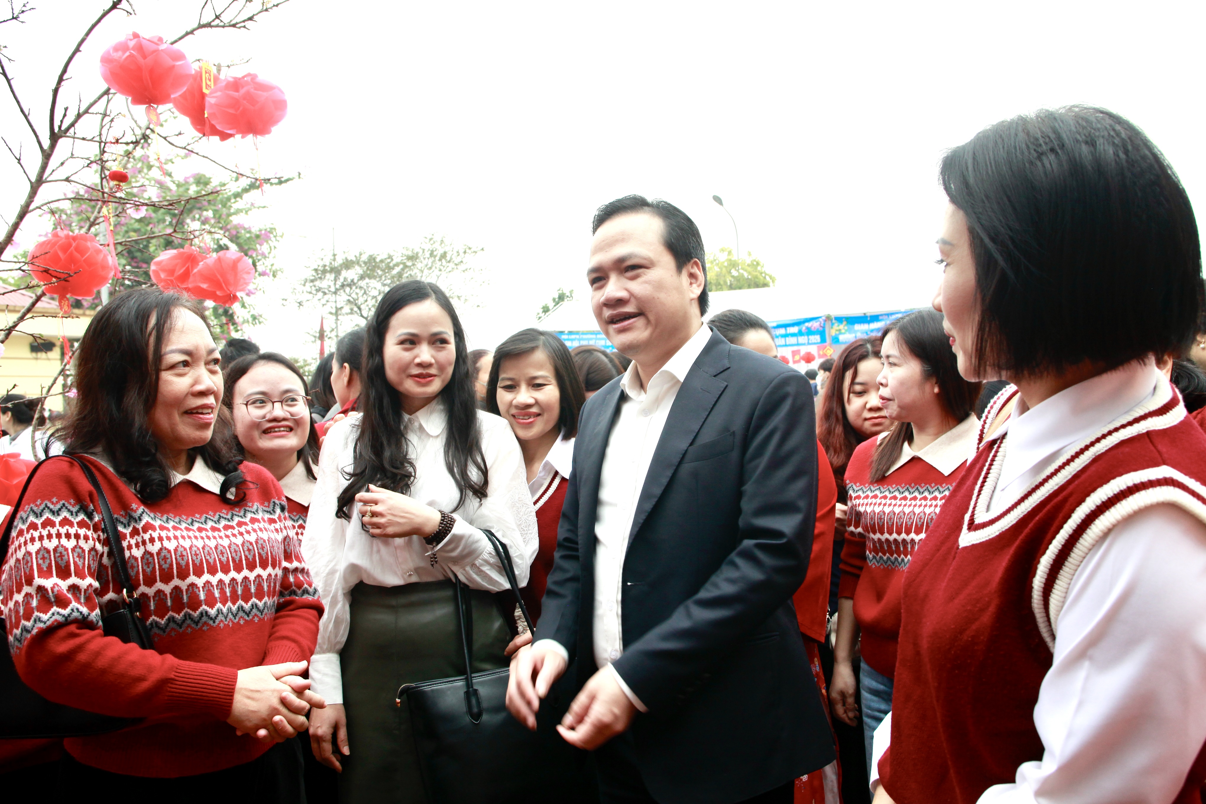 Phường Đông Ngạc: “Tết sum vầy - Xuân ơn Đảng” lan tỏa yêu thương - ảnh 3