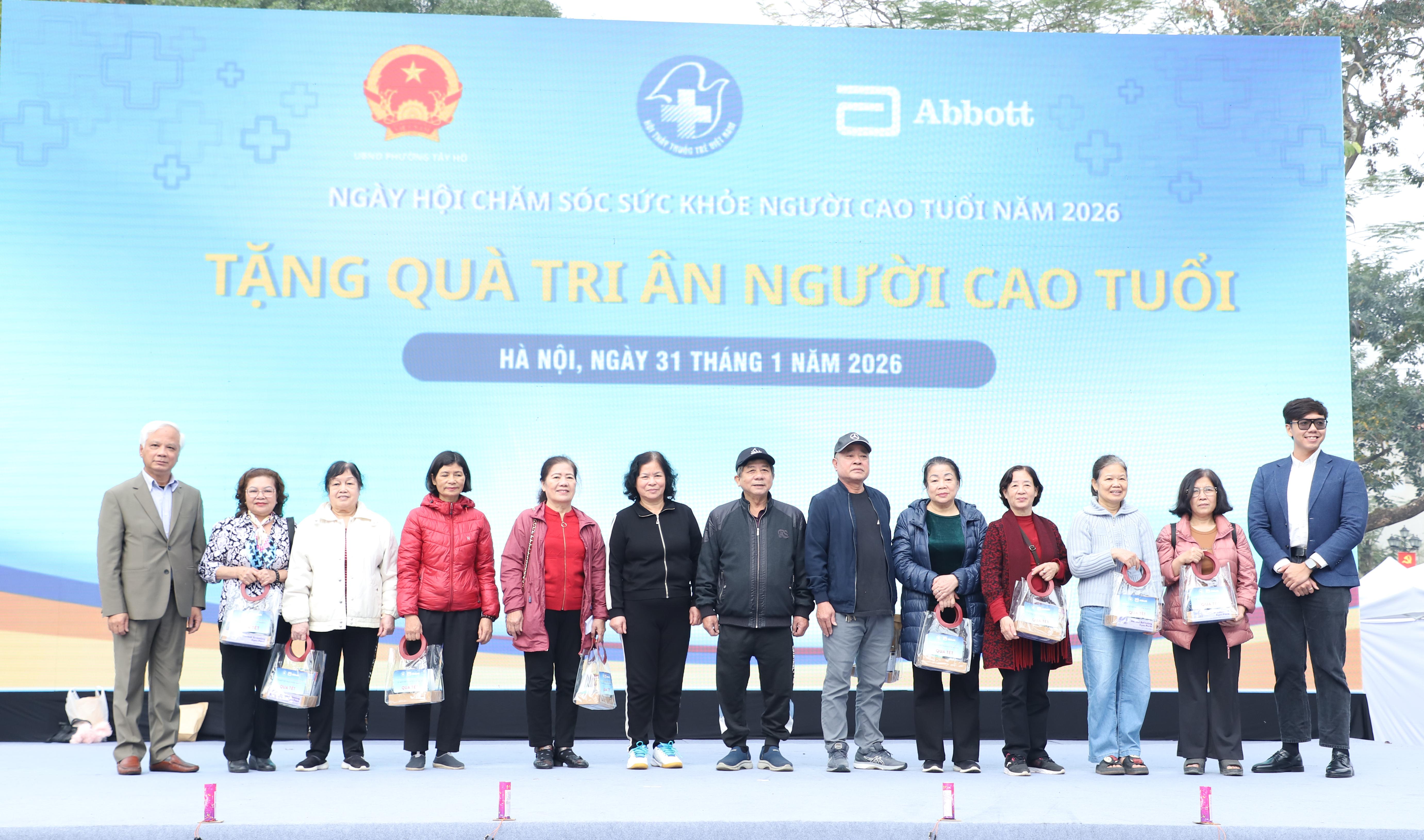 Hơn 1.000 người cao tuổi Thủ đô được tư vấn, chăm sóc sức khoẻ miễn phí - ảnh 3